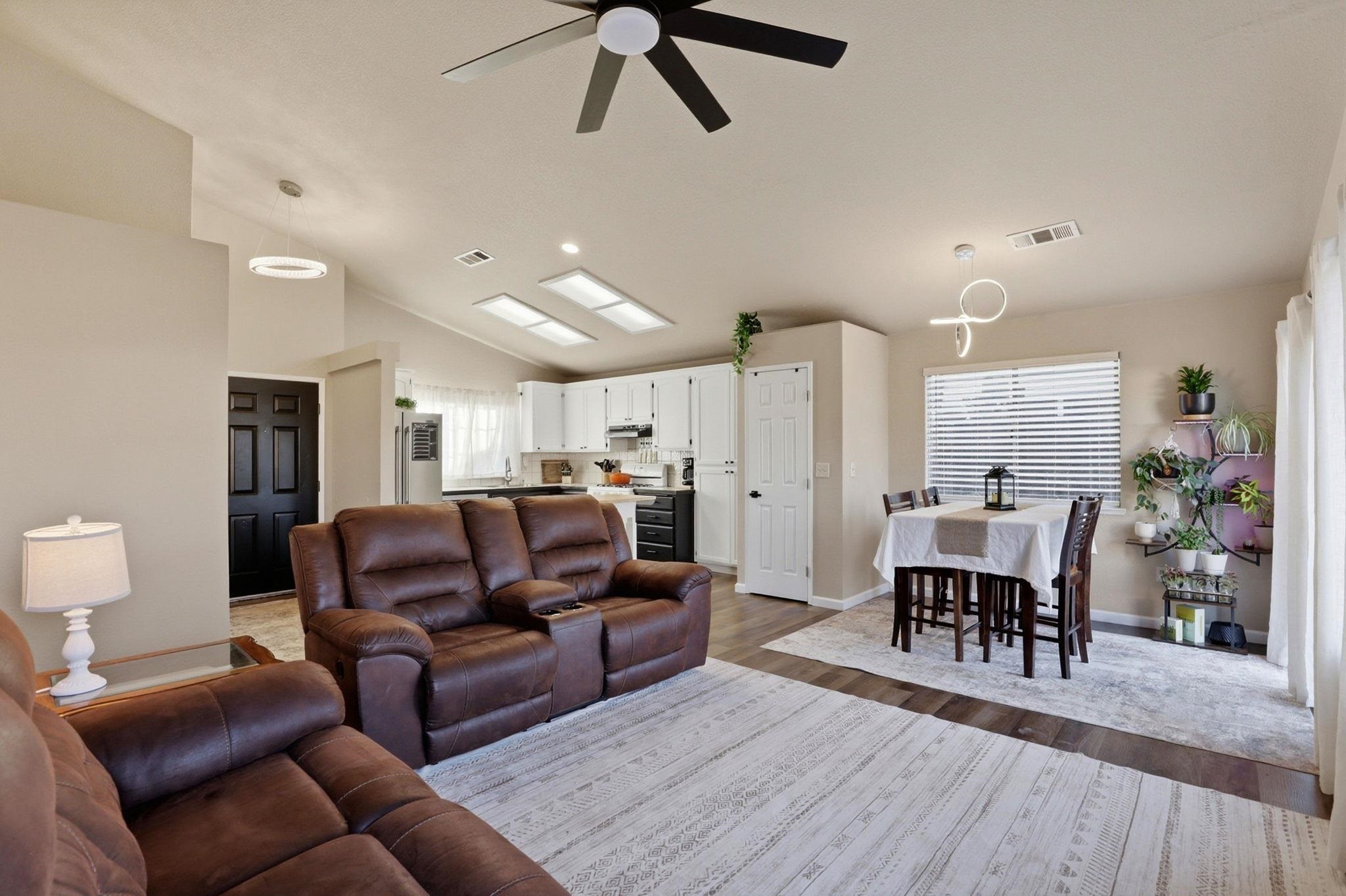 Detail Gallery Image 8 of 36 For 799 Morgans Ranch Cir, Galt,  CA 95632 - 3 Beds | 2 Baths
