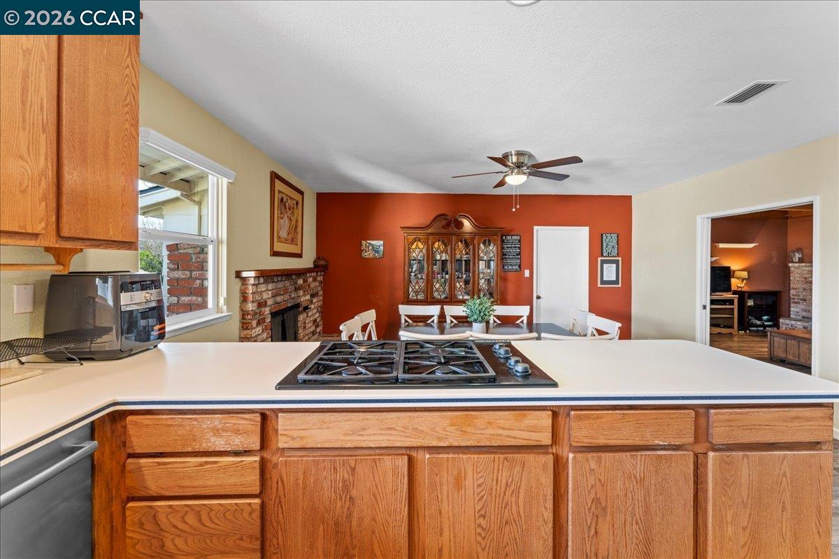 Detail Gallery Image 15 of 53 For 1775 Leewood Way, Concord,  CA 94521 - 4 Beds | 2 Baths