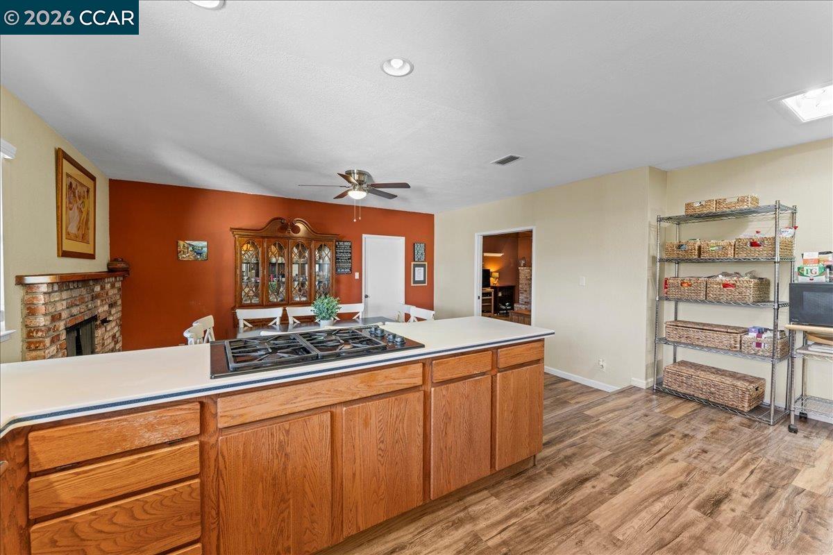 Detail Gallery Image 16 of 53 For 1775 Leewood Way, Concord,  CA 94521 - 4 Beds | 2 Baths