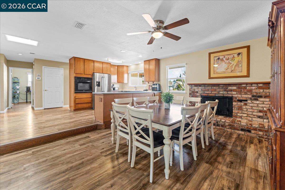 Detail Gallery Image 18 of 53 For 1775 Leewood Way, Concord,  CA 94521 - 4 Beds | 2 Baths