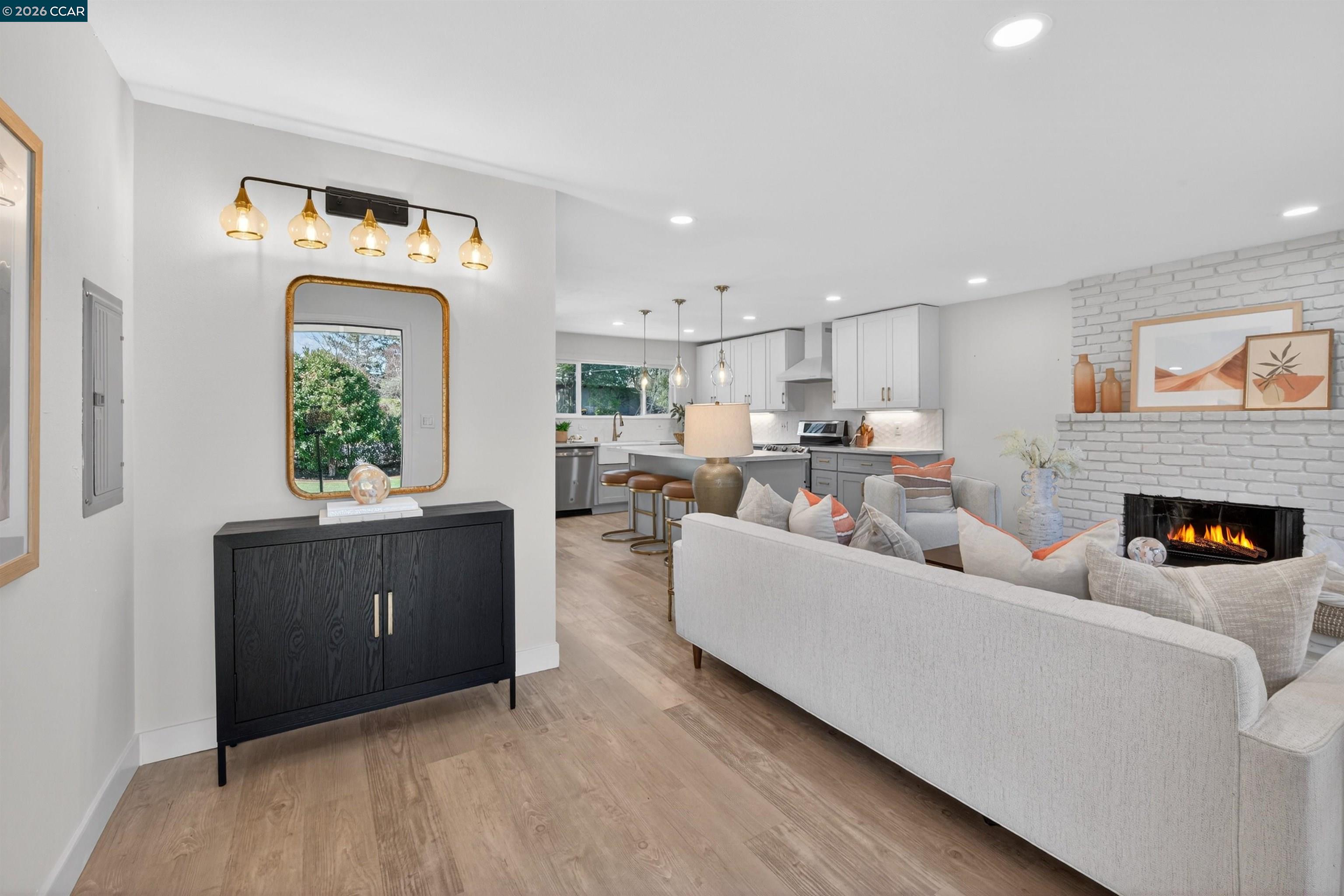 Detail Gallery Image 8 of 37 For 2481 Casa Way, Walnut Creek,  CA 94597 - 3 Beds | 2 Baths