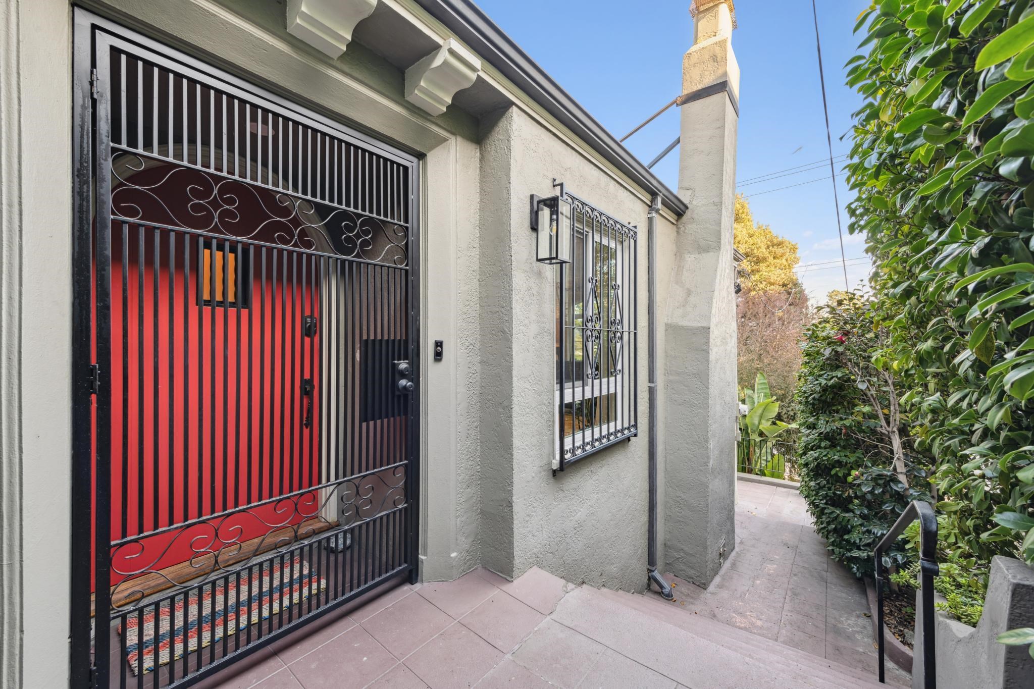 Detail Gallery Image 5 of 41 For 693 Vernon St, Oakland,  CA 94610 - 3 Beds | 2 Baths