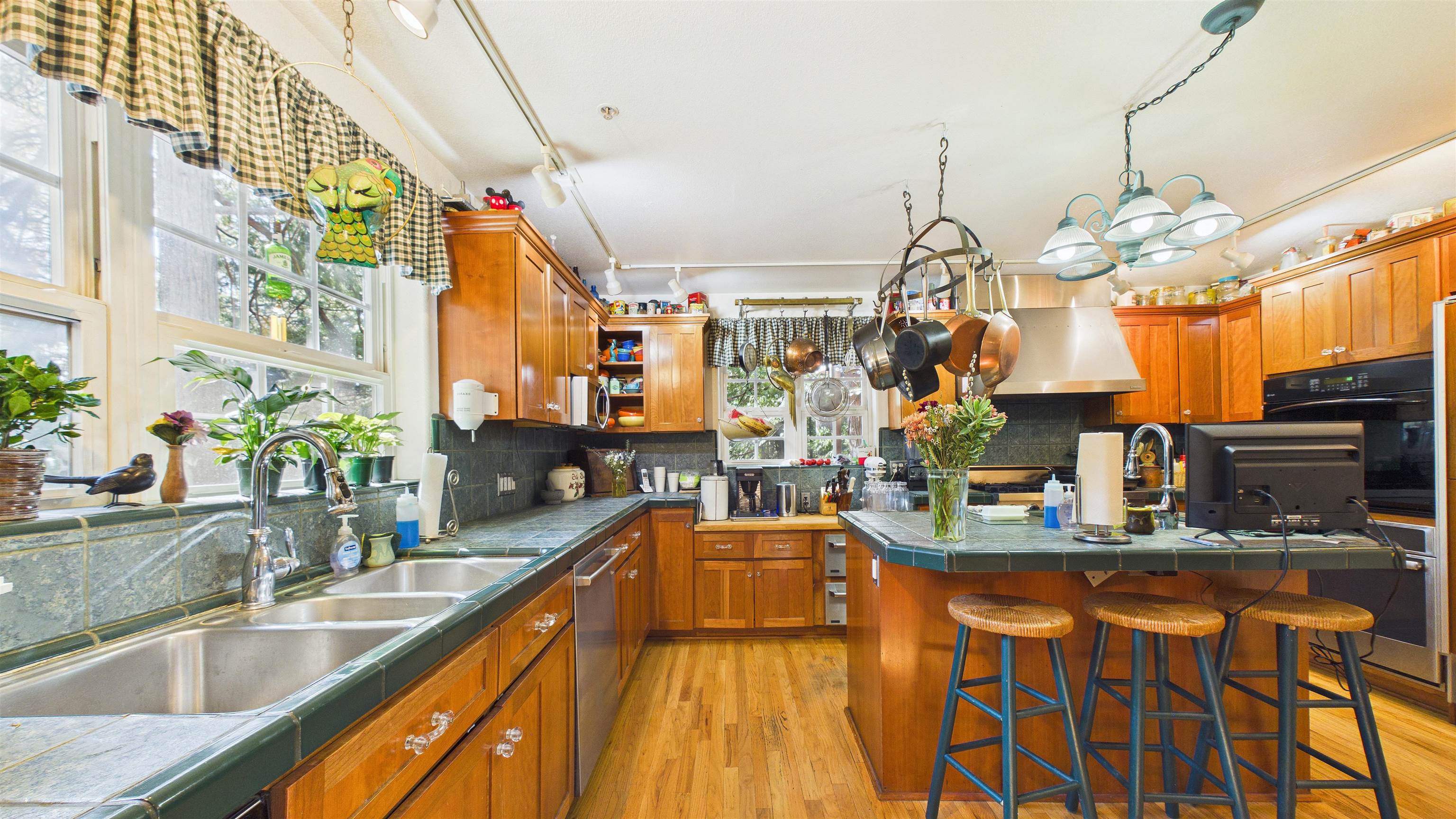 Detail Gallery Image 11 of 60 For 23251 State Highway 108, Twain Harte,  CA 95383 - 9 Beds | 9/1 Baths