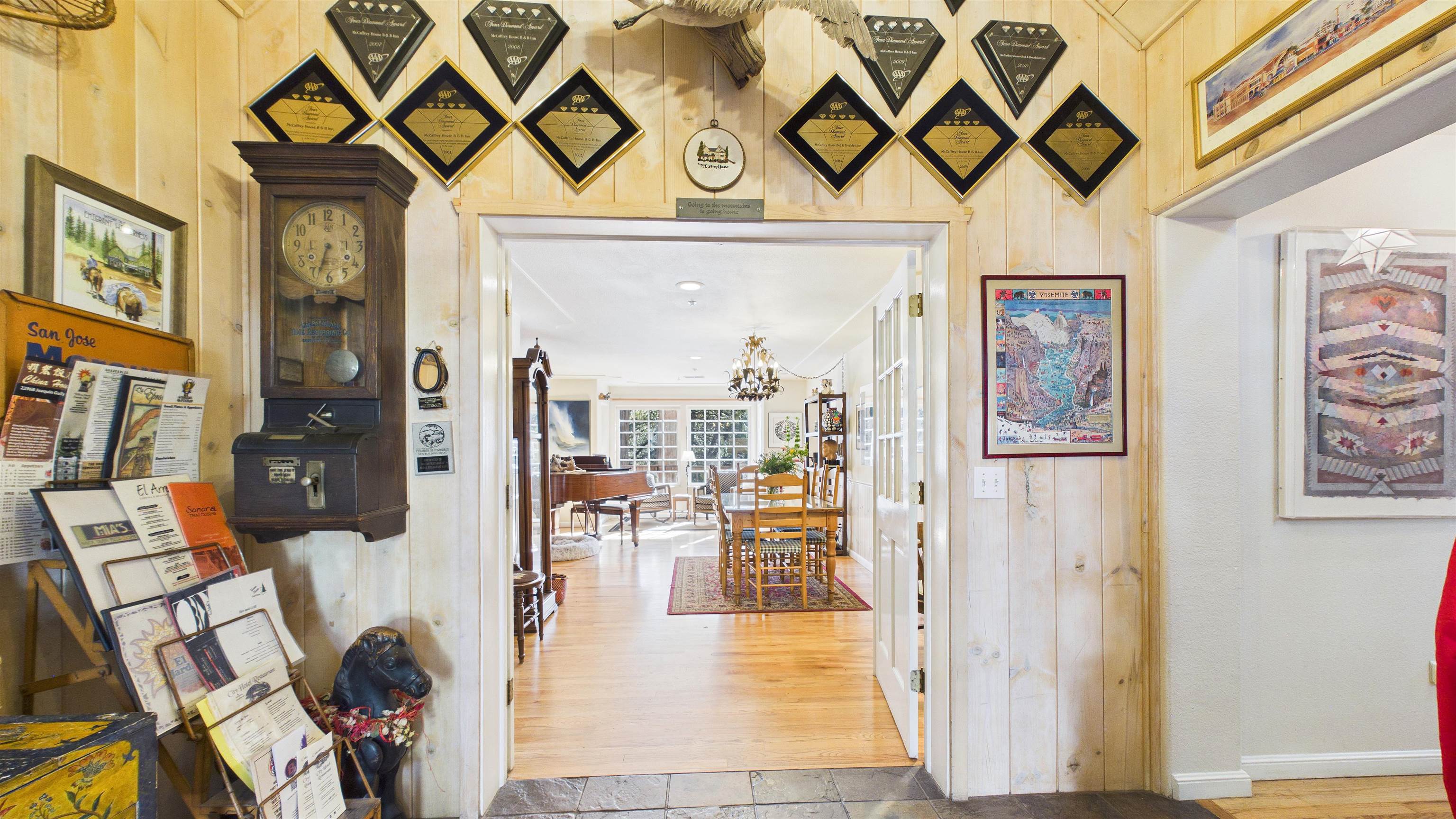 Detail Gallery Image 5 of 60 For 23251 State Highway 108, Twain Harte,  CA 95383 - 9 Beds | 9/1 Baths