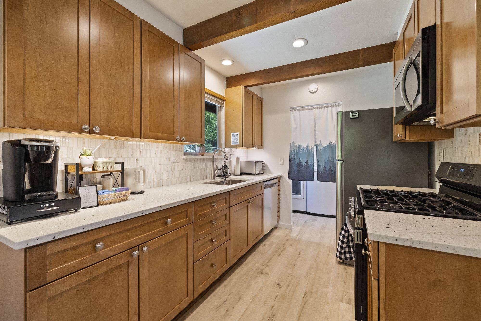 Detail Gallery Image 5 of 60 For 28335 Georges Dr, Strawberry,  CA 95375 - 2 Beds | 2 Baths