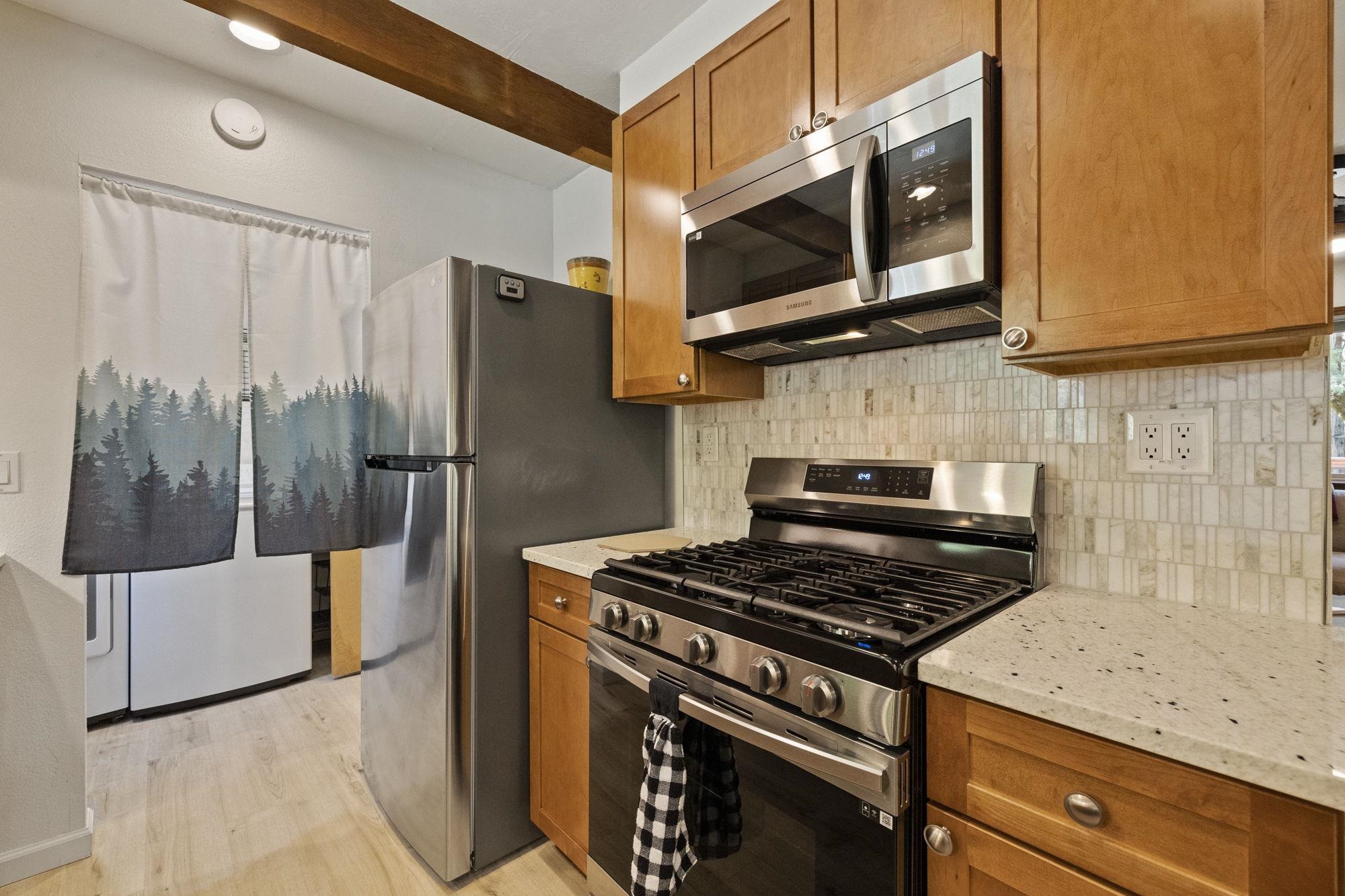 Detail Gallery Image 6 of 60 For 28335 Georges Dr, Strawberry,  CA 95375 - 2 Beds | 2 Baths