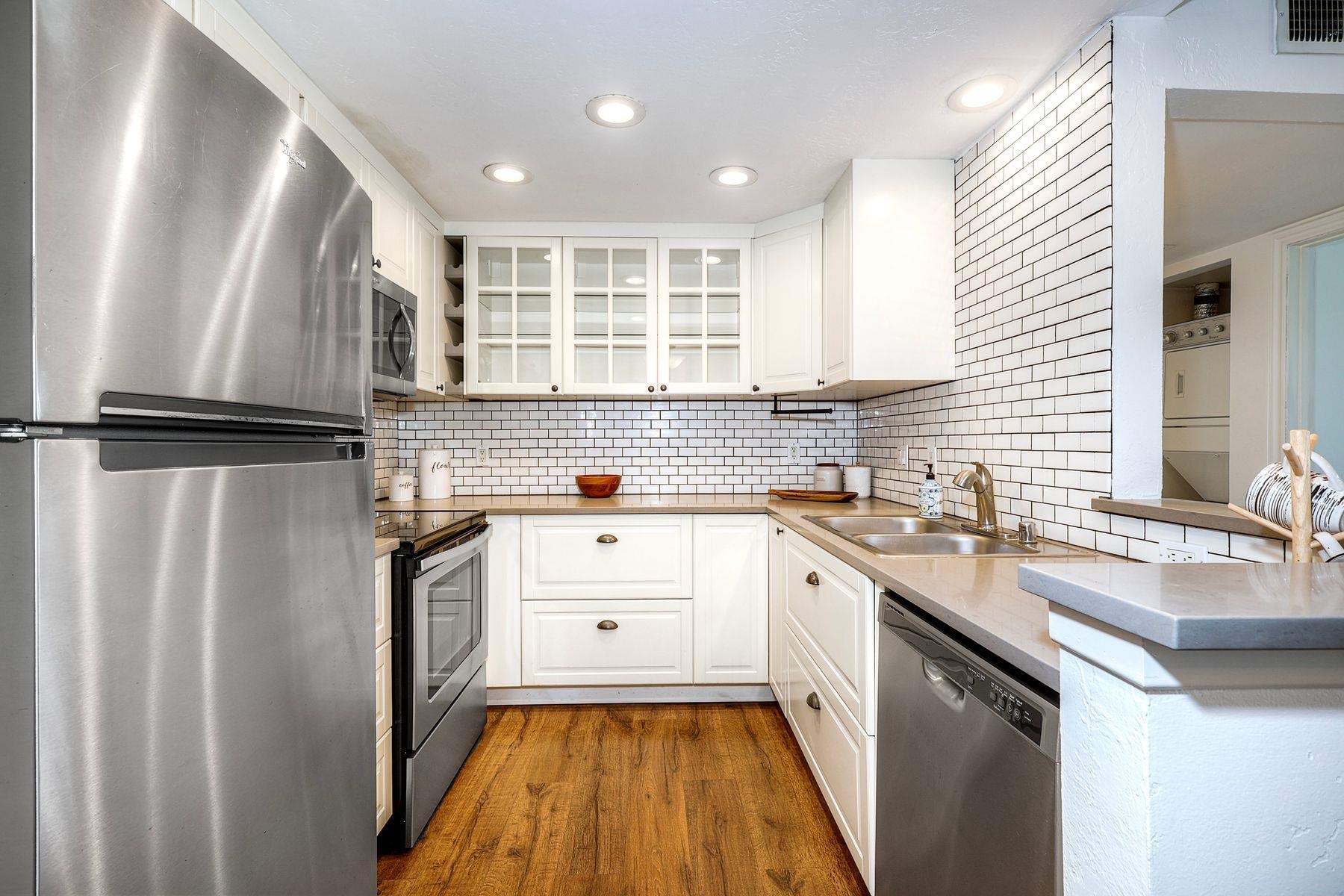 Detail Gallery Image 2 of 32 For 4402 Mentone St #304,  San Diego,  CA 92107 - 2 Beds | 2 Baths