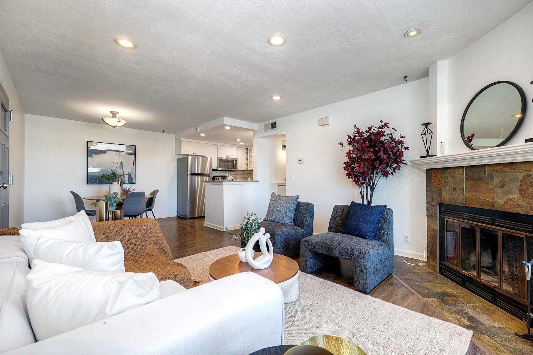 Detail Gallery Image 3 of 32 For 4402 Mentone St #304,  San Diego,  CA 92107 - 2 Beds | 2 Baths