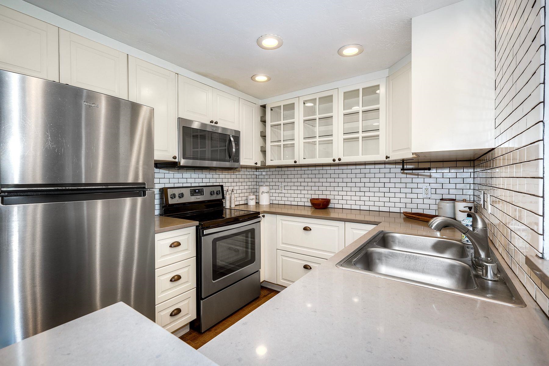 Detail Gallery Image 10 of 32 For 4402 Mentone St #304,  San Diego,  CA 92107 - 2 Beds | 2 Baths