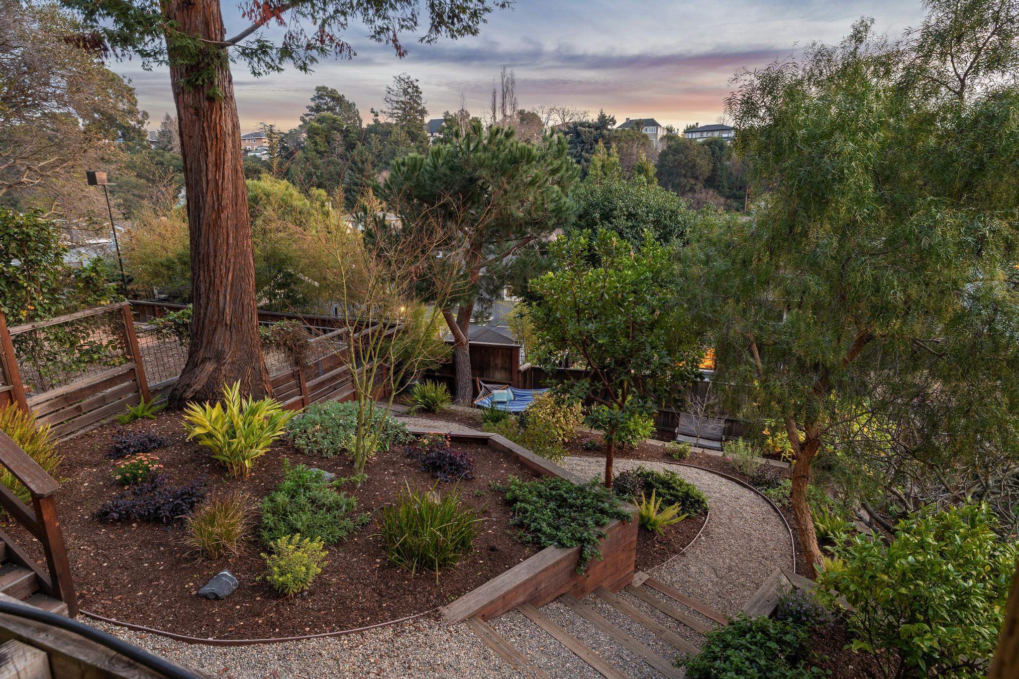 Detail Gallery Image 3 of 60 For 681 Santa Ray Ave, Oakland,  CA 94610 - 5 Beds | 3/1 Baths