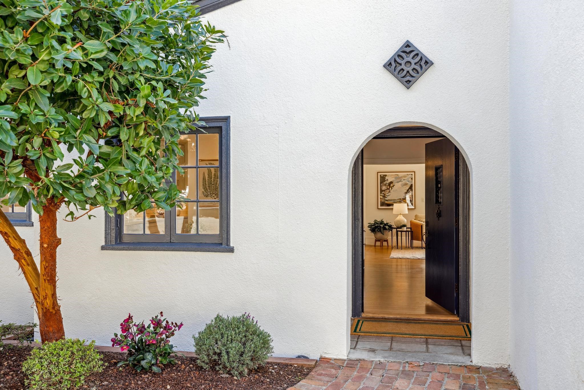 Detail Gallery Image 5 of 60 For 681 Santa Ray Ave, Oakland,  CA 94610 - 5 Beds | 3/1 Baths