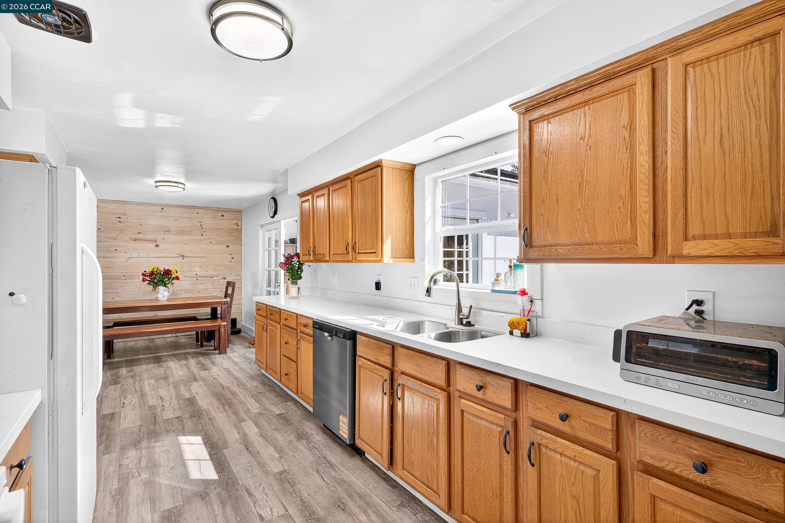 Detail Gallery Image 13 of 60 For 2312 Granada Ct, Pinole,  CA 94564-1813 - 5 Beds | 2 Baths