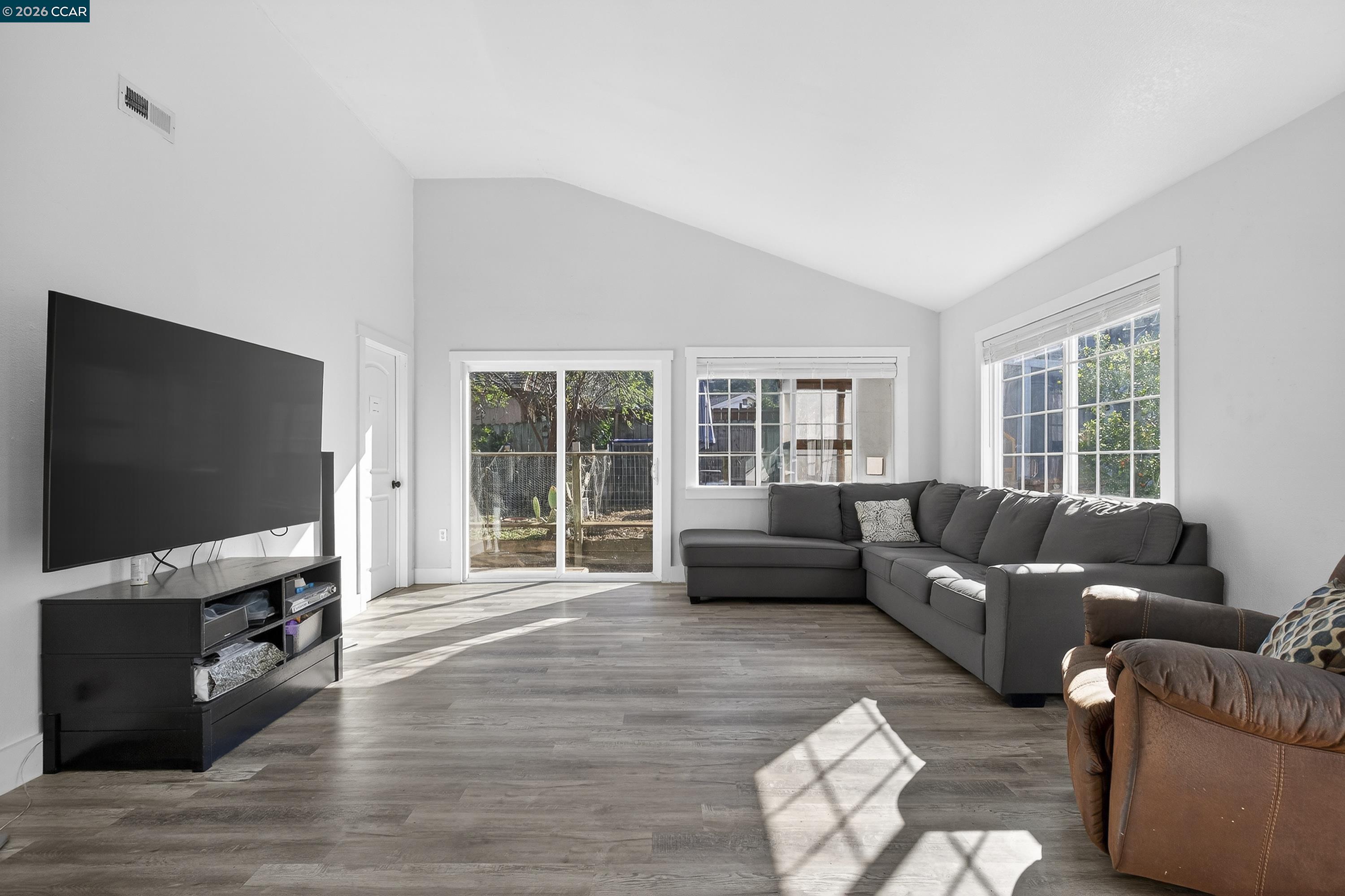 Detail Gallery Image 18 of 60 For 2312 Granada Ct, Pinole,  CA 94564-1813 - 5 Beds | 2 Baths