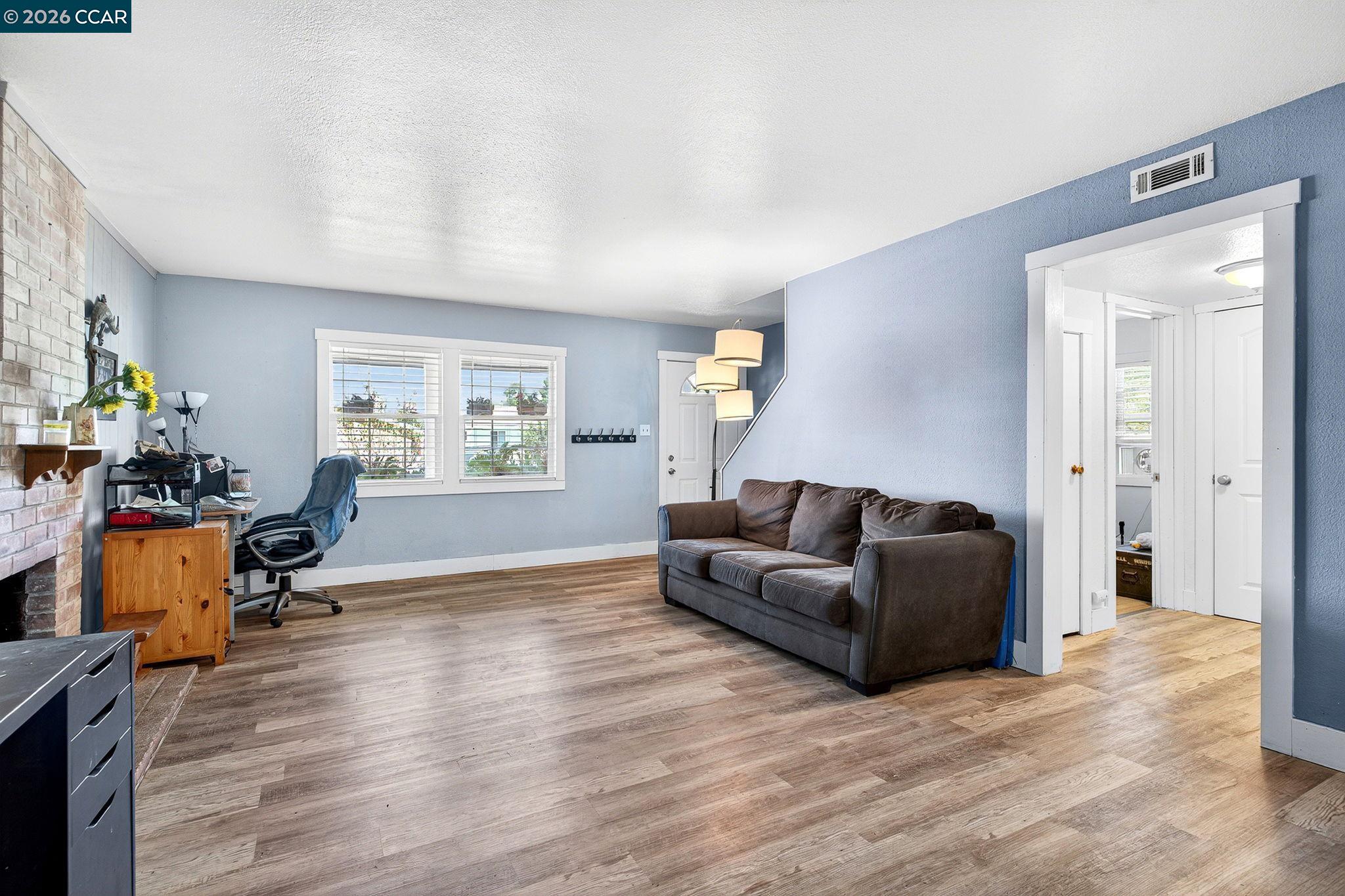 Detail Gallery Image 8 of 60 For 2312 Granada Ct, Pinole,  CA 94564-1813 - 5 Beds | 2 Baths