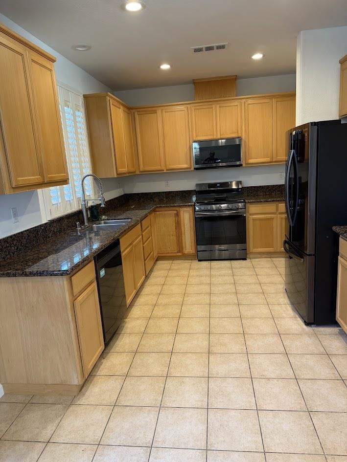 Detail Gallery Image 27 of 48 For 236 Cogburn Way, Vacaville,  CA 95687 - 5 Beds | 2/1 Baths