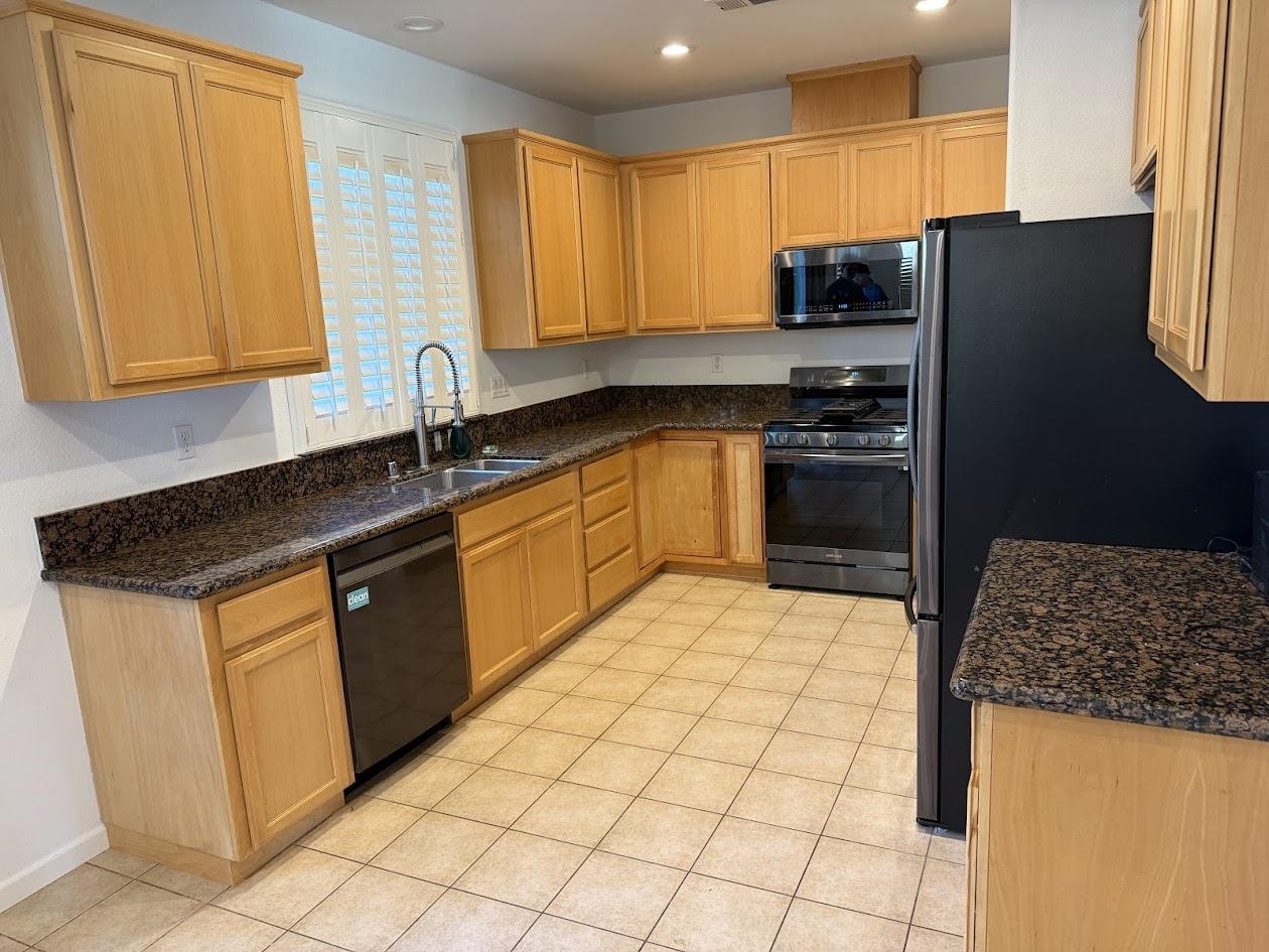 Detail Gallery Image 28 of 48 For 236 Cogburn Way, Vacaville,  CA 95687 - 5 Beds | 2/1 Baths