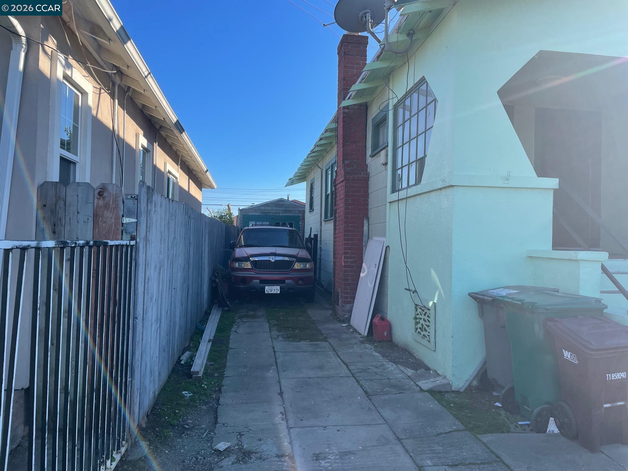 Detail Gallery Image 4 of 12 For 1332 103rd Ave, Oakland,  CA 94603 - 2 Beds | 1 Baths