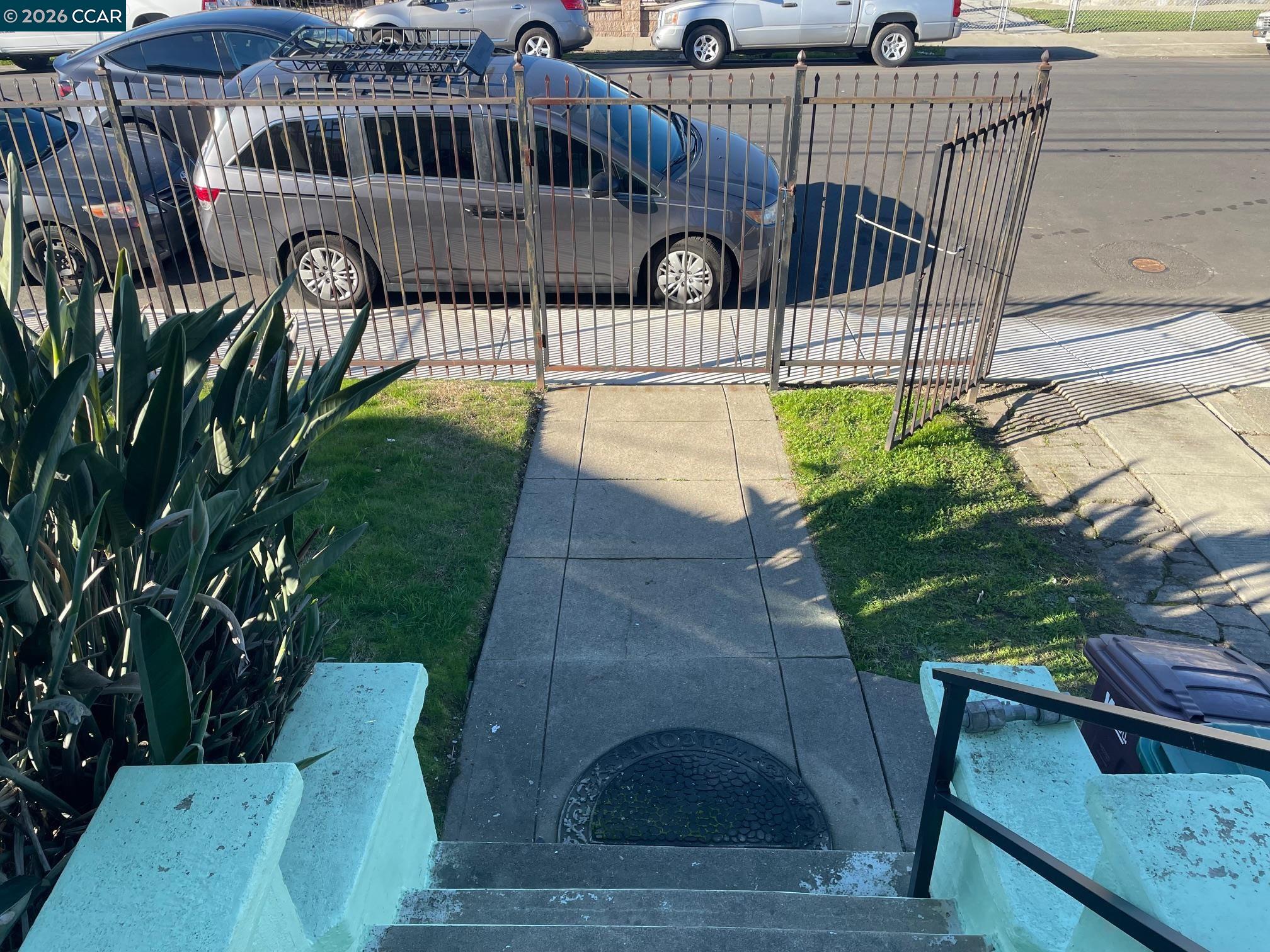 Detail Gallery Image 6 of 12 For 1332 103rd Ave, Oakland,  CA 94603 - 2 Beds | 1 Baths