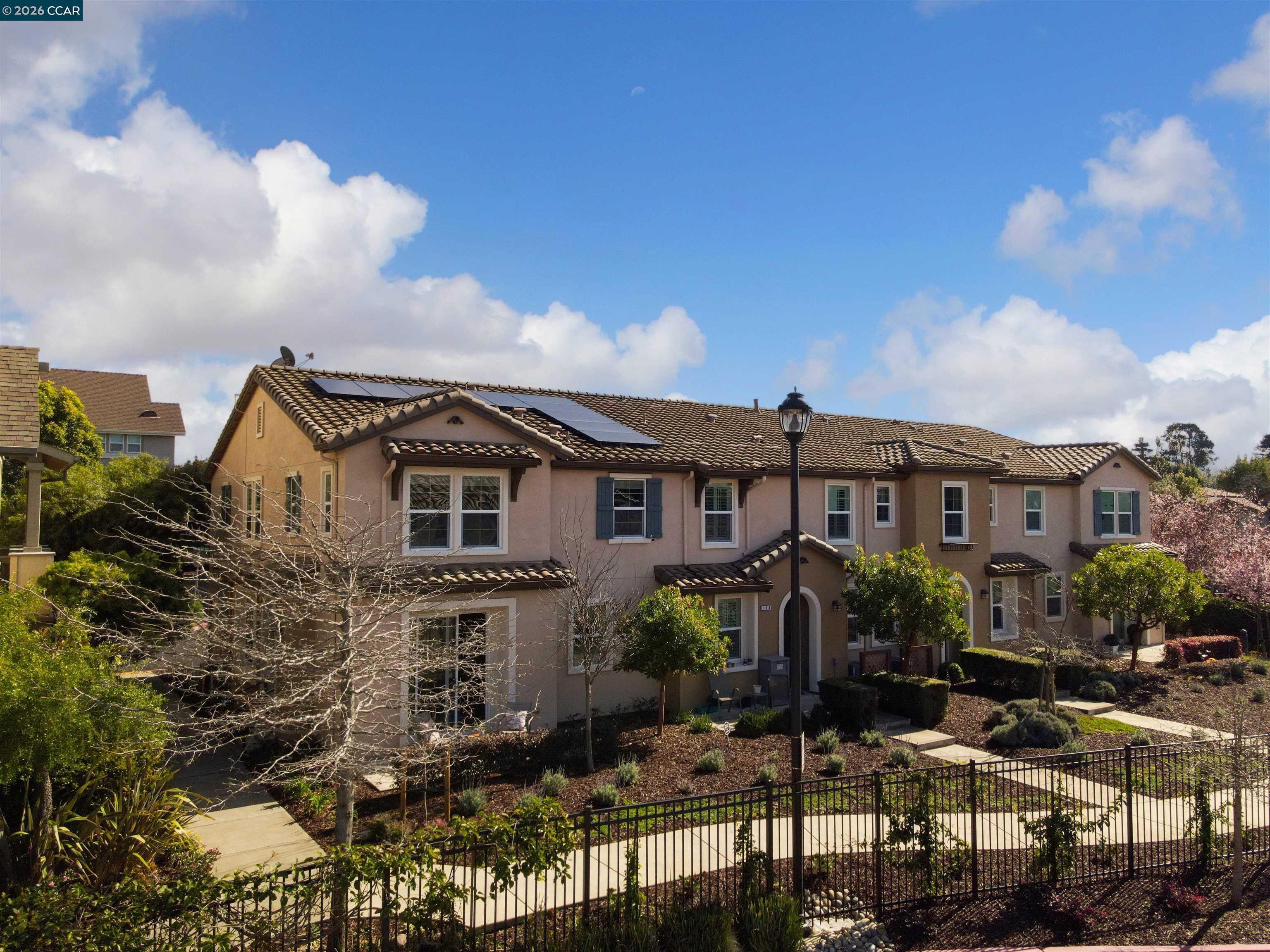 Detail Gallery Image 2 of 44 For 110 Del Alba St., San Pablo,  CA 94806 - 4 Beds | 2/1 Baths