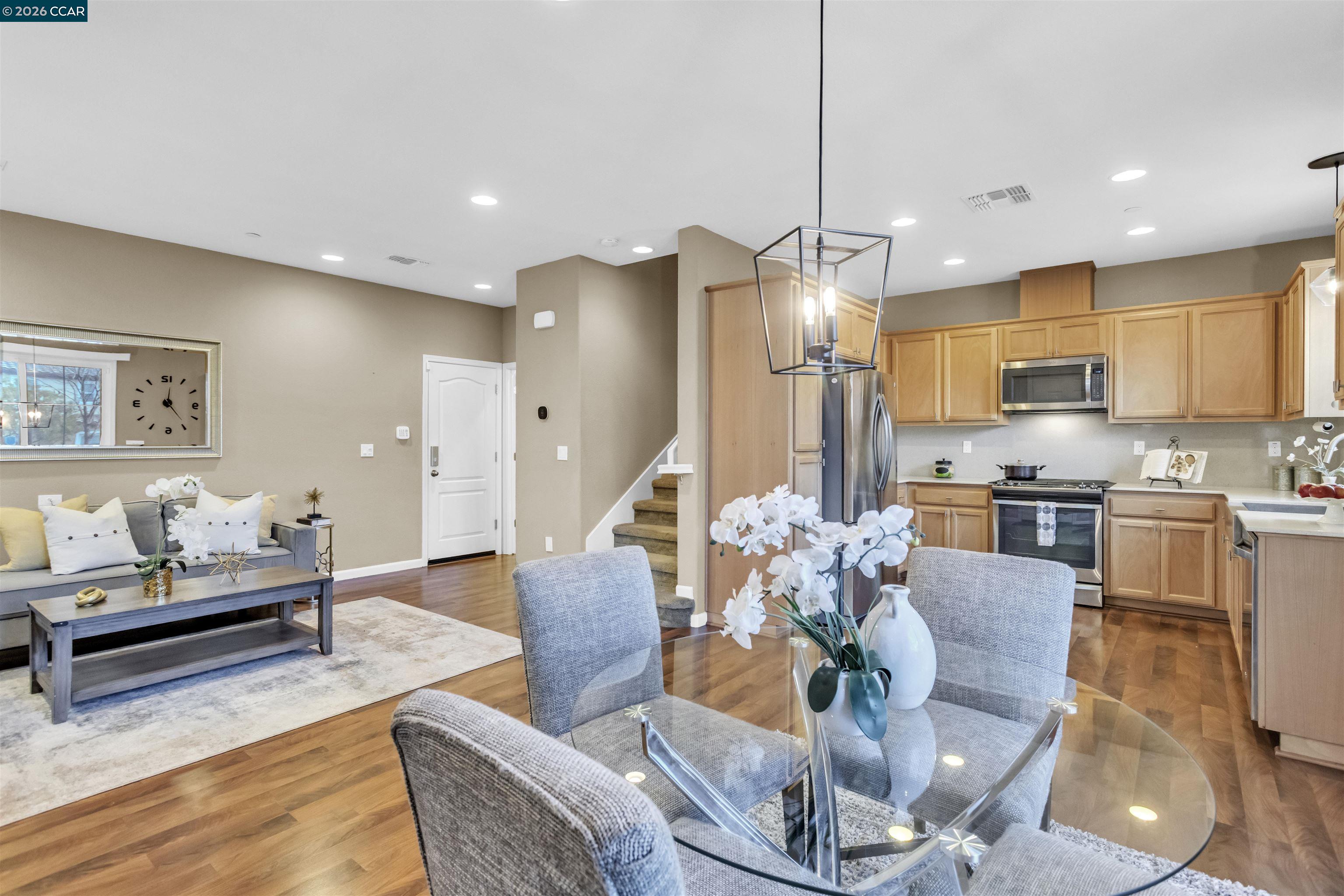 Detail Gallery Image 6 of 44 For 110 Del Alba St., San Pablo,  CA 94806 - 4 Beds | 2/1 Baths