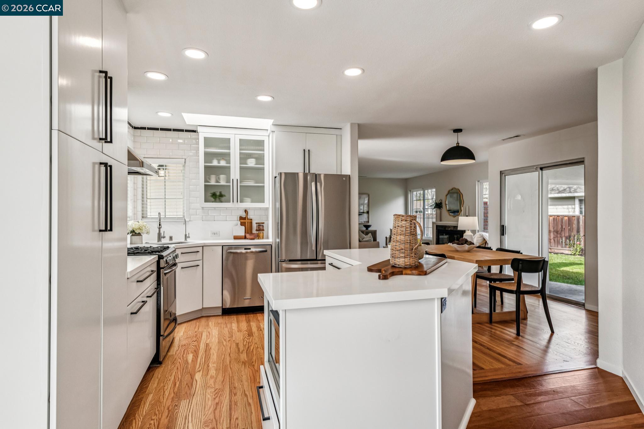 Detail Gallery Image 11 of 41 For 538 Shelly Dr, Pleasant Hill,  CA 94523 - 5 Beds | 3 Baths