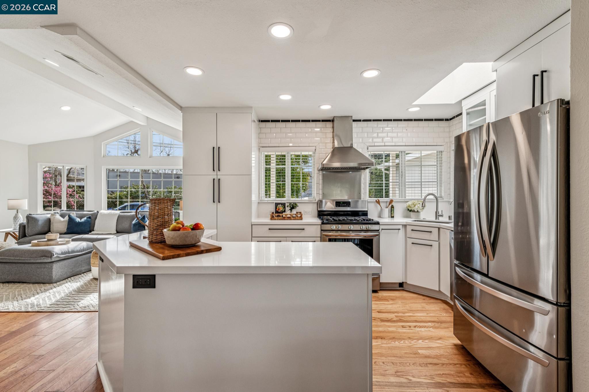 Detail Gallery Image 10 of 41 For 538 Shelly Dr, Pleasant Hill,  CA 94523 - 5 Beds | 3 Baths