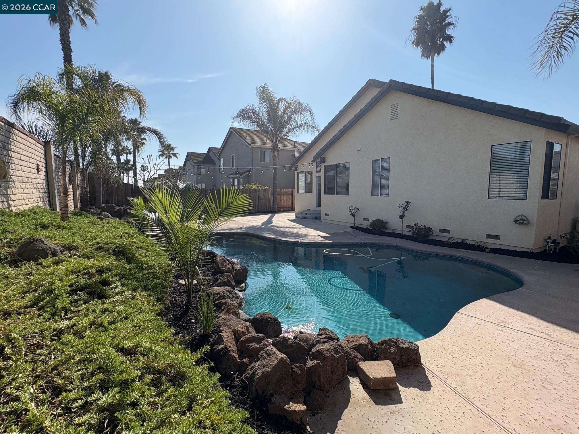 Detail Gallery Image 2 of 17 For 2337 Newport Place South, Discovery Bay,  CA 94505 - 3 Beds | 2 Baths