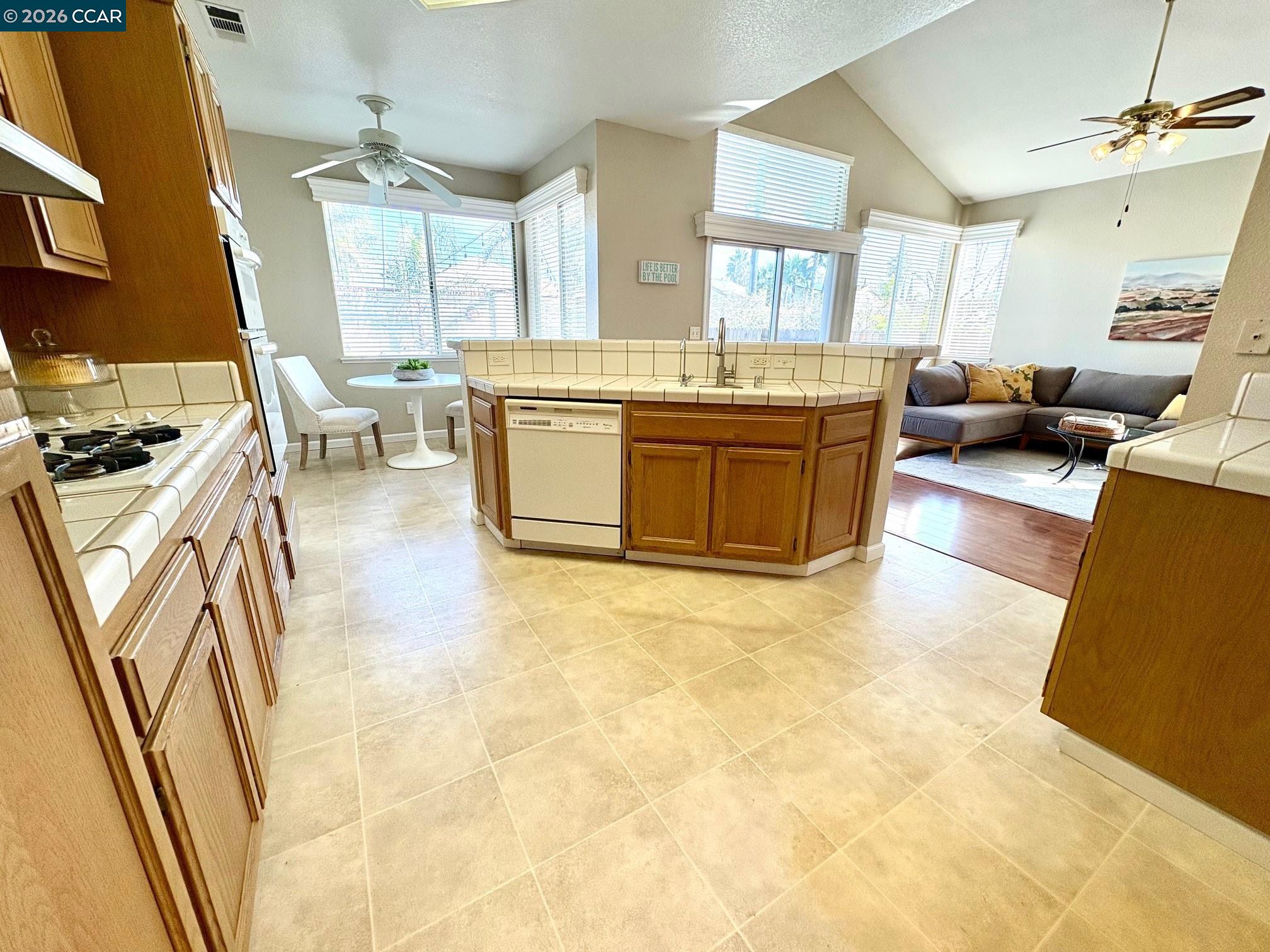 Detail Gallery Image 7 of 17 For 2337 Newport Place South, Discovery Bay,  CA 94505 - 3 Beds | 2 Baths