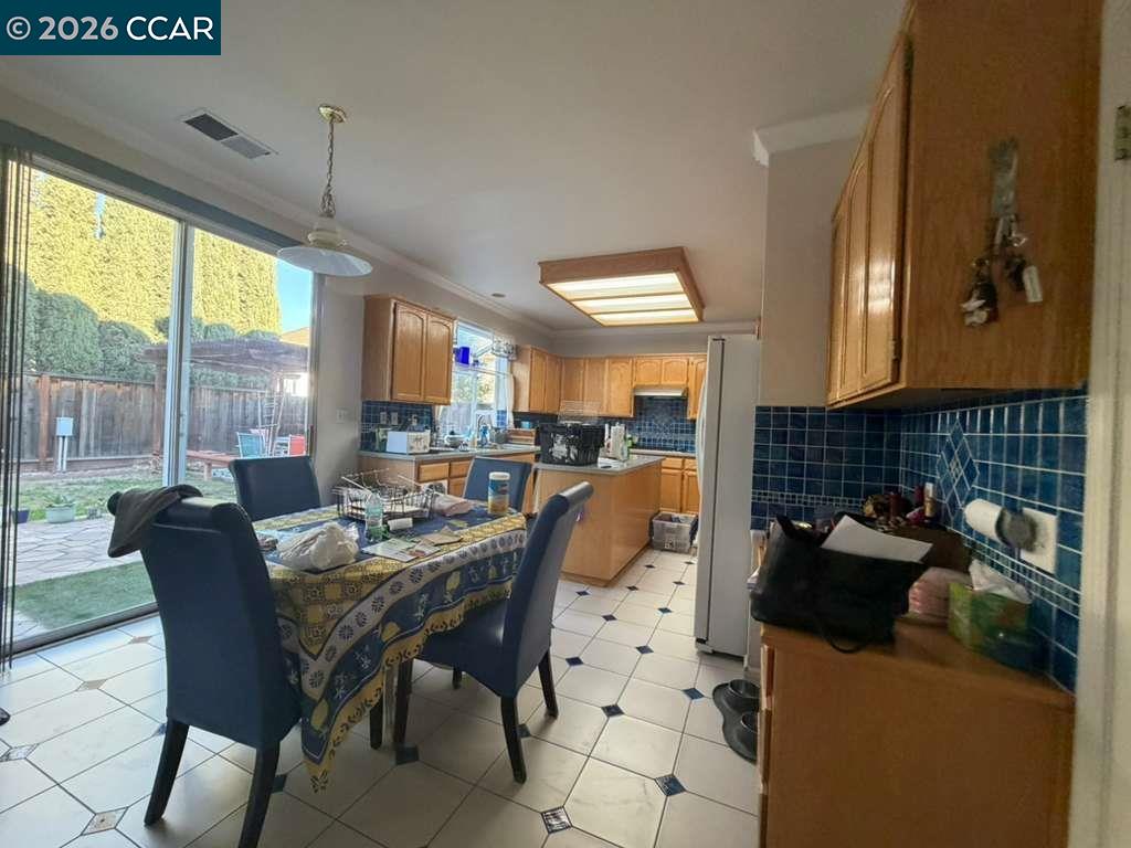 Detail Gallery Image 14 of 22 For 4 Deer Hill Ct, Pittsburg,  CA 94565 - 4 Beds | 3 Baths