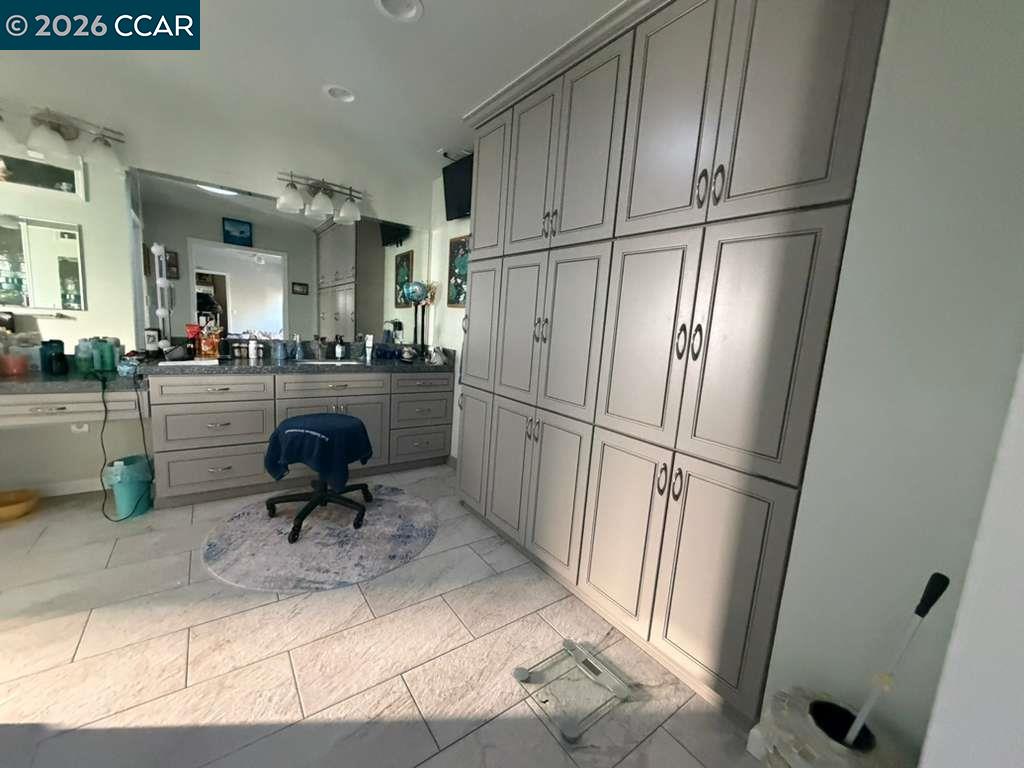 Detail Gallery Image 16 of 22 For 4 Deer Hill Ct, Pittsburg,  CA 94565 - 4 Beds | 3 Baths