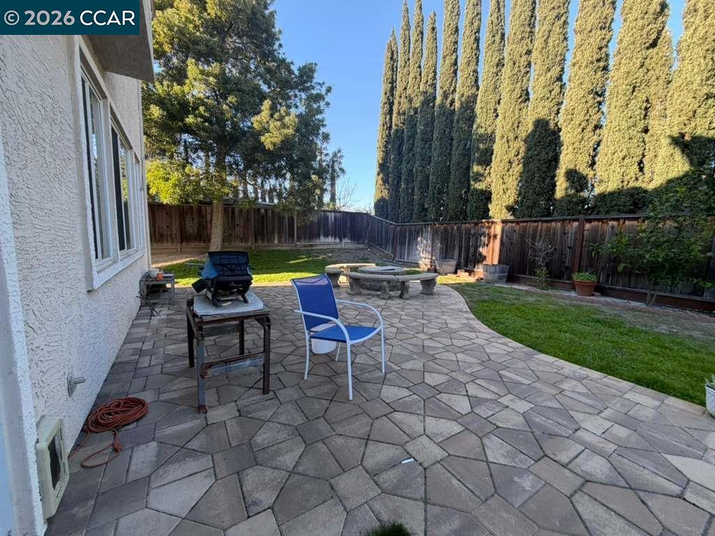 Detail Gallery Image 4 of 22 For 4 Deer Hill Ct, Pittsburg,  CA 94565 - 4 Beds | 3 Baths