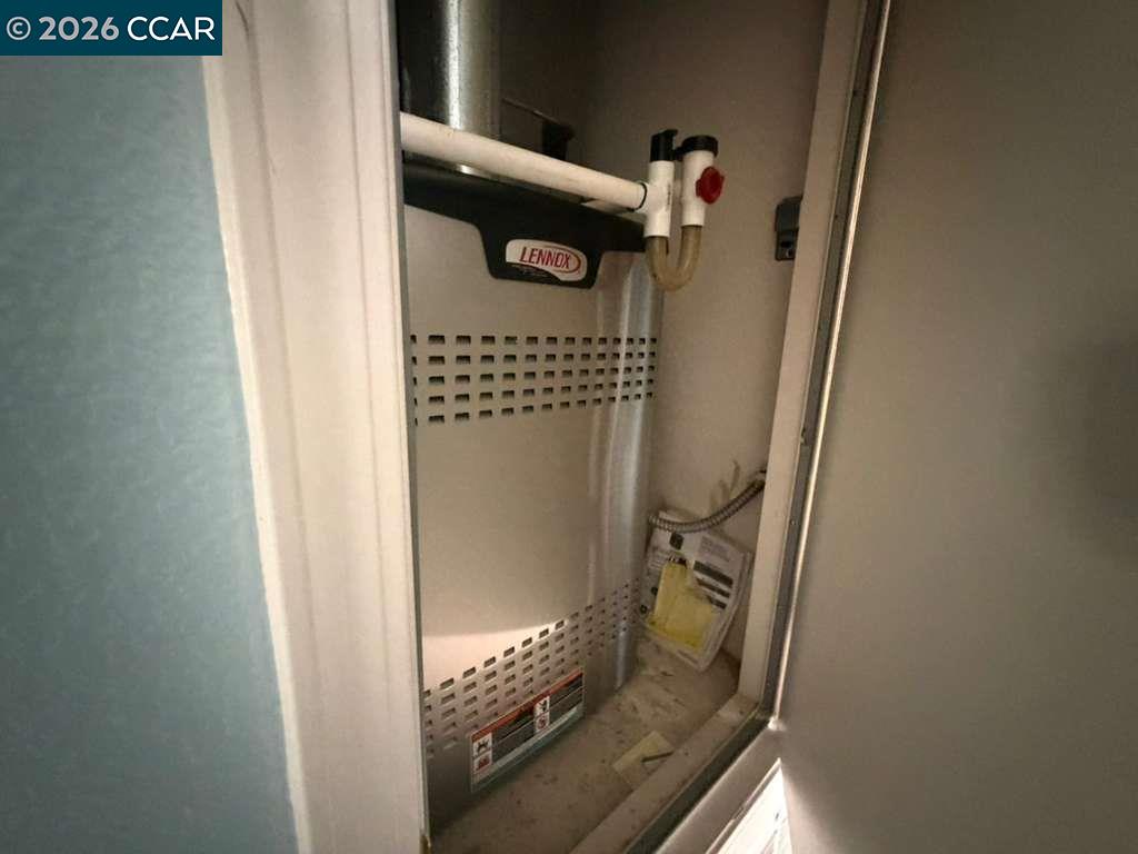 Detail Gallery Image 5 of 22 For 4 Deer Hill Ct, Pittsburg,  CA 94565 - 4 Beds | 3 Baths