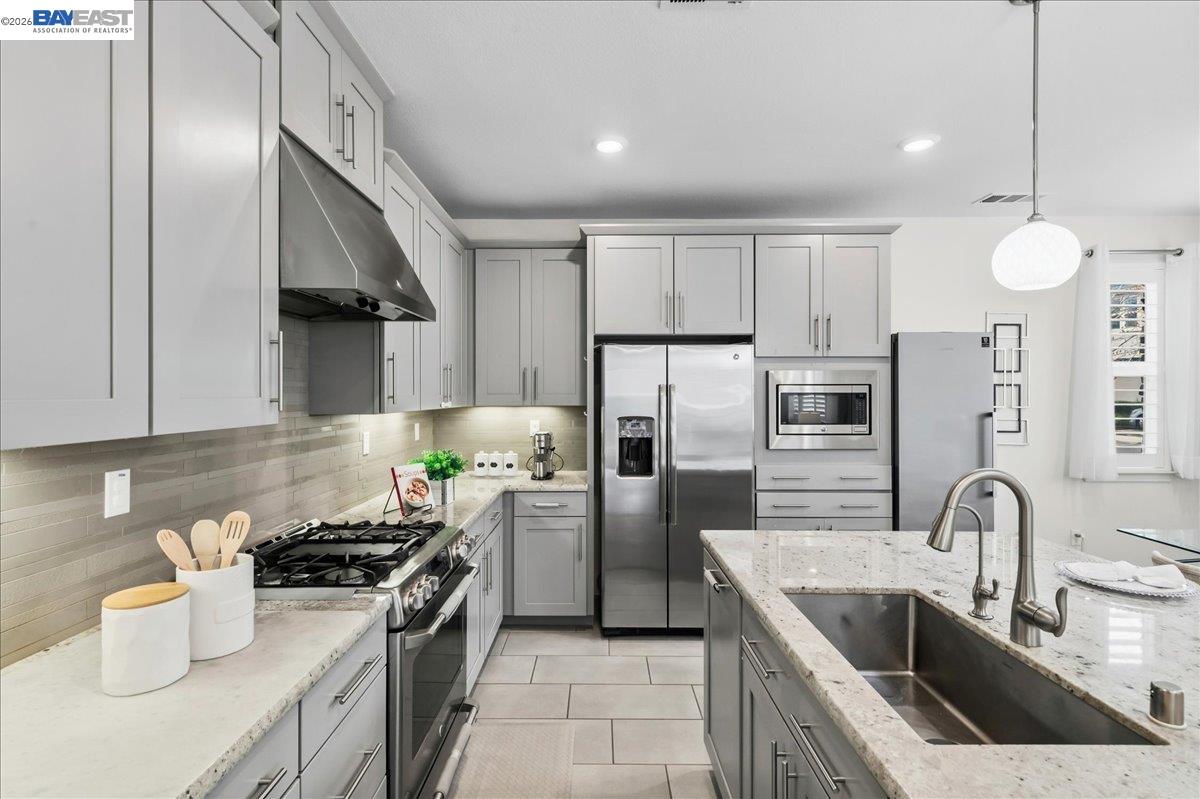 Detail Gallery Image 11 of 53 For 4052 Knightstown St, Dublin,  CA 94568 - 5 Beds | 4 Baths