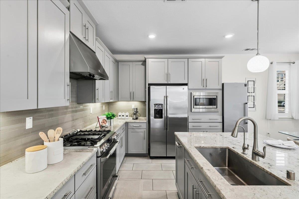 Detail Gallery Image 11 of 53 For 4052 Knightstown St, Dublin,  CA 94568 - 5 Beds | 4 Baths