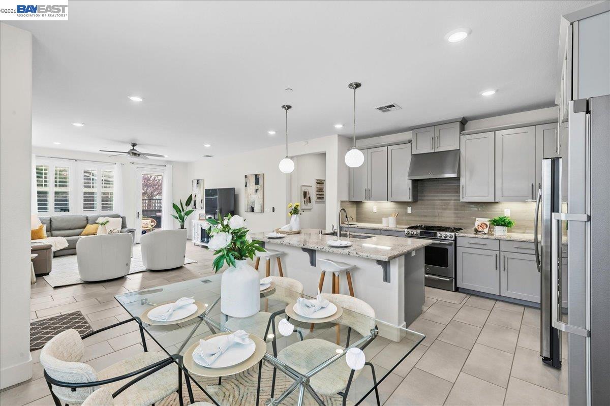 Detail Gallery Image 12 of 53 For 4052 Knightstown St, Dublin,  CA 94568 - 5 Beds | 4 Baths