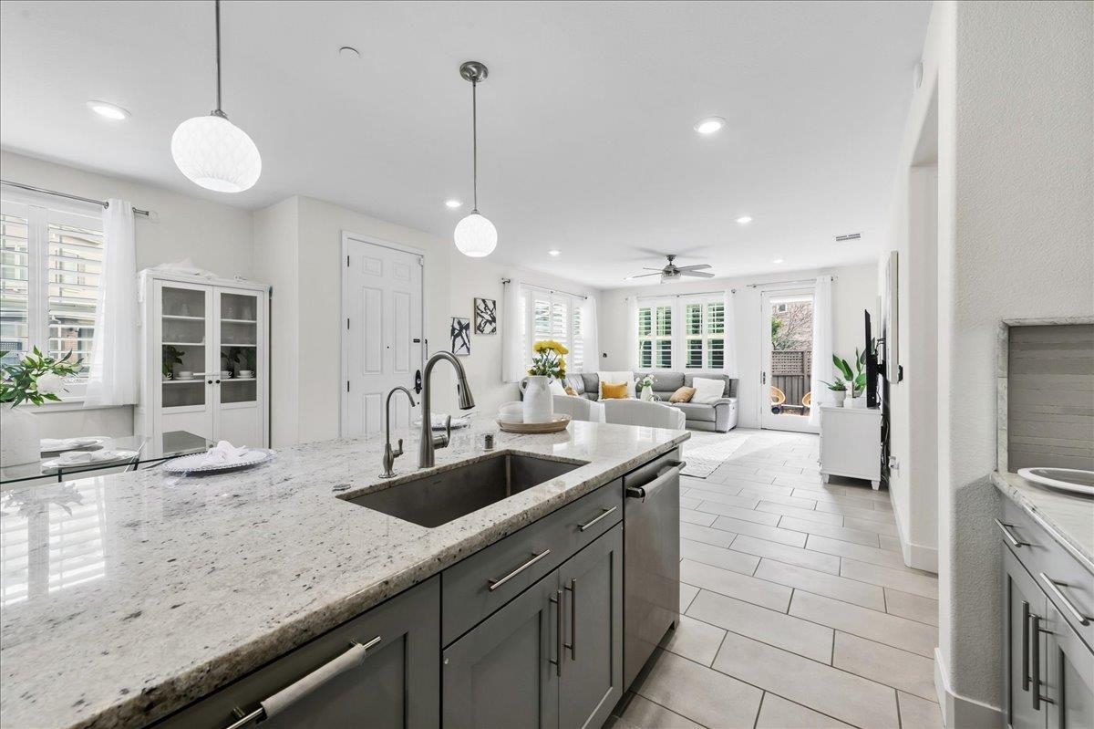 Detail Gallery Image 7 of 53 For 4052 Knightstown St, Dublin,  CA 94568 - 5 Beds | 4 Baths