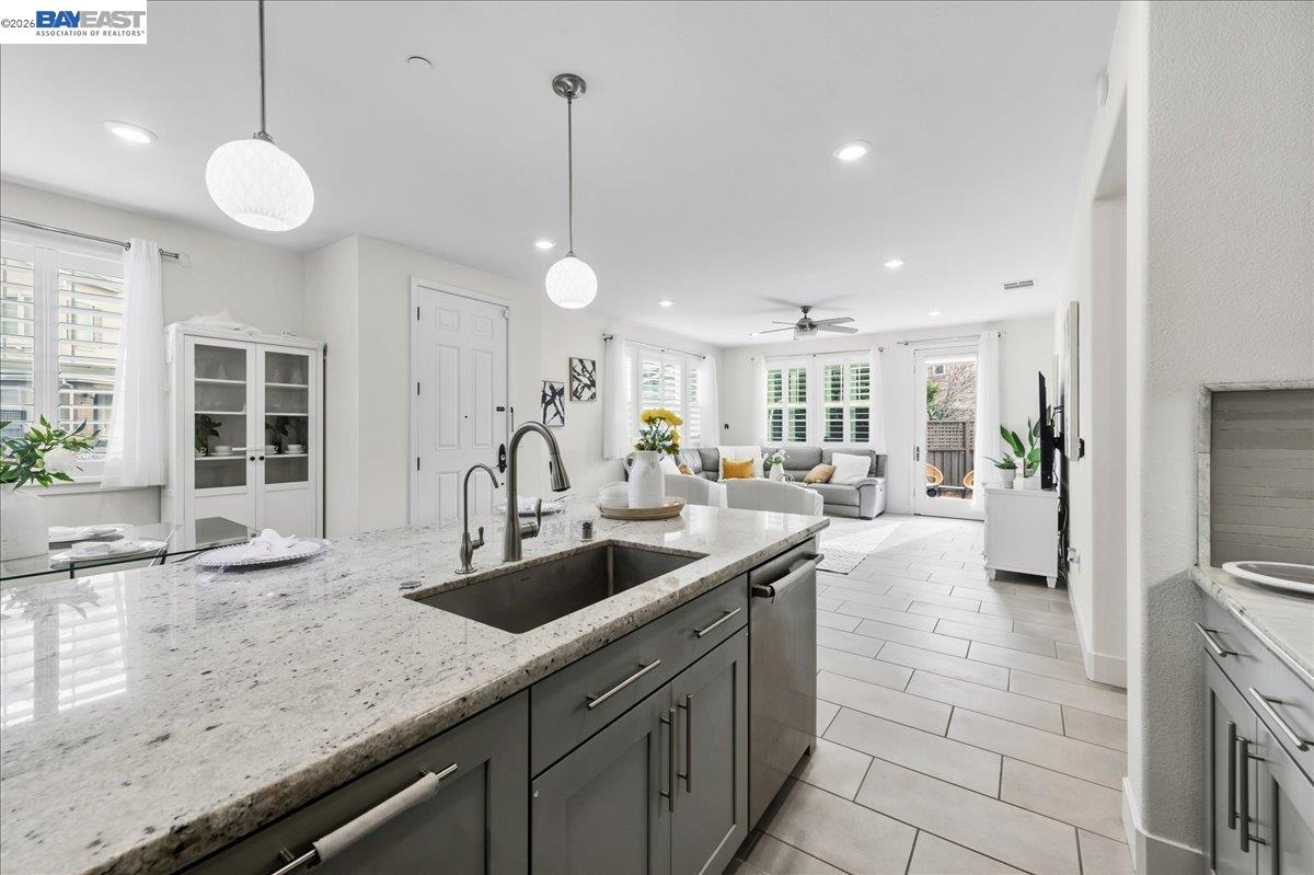 Detail Gallery Image 7 of 53 For 4052 Knightstown St, Dublin,  CA 94568 - 5 Beds | 4 Baths