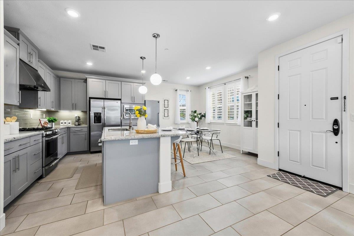 Detail Gallery Image 8 of 53 For 4052 Knightstown St, Dublin,  CA 94568 - 5 Beds | 4 Baths