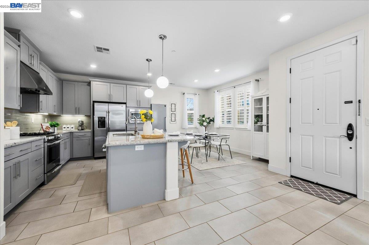 Detail Gallery Image 8 of 53 For 4052 Knightstown St, Dublin,  CA 94568 - 5 Beds | 4 Baths