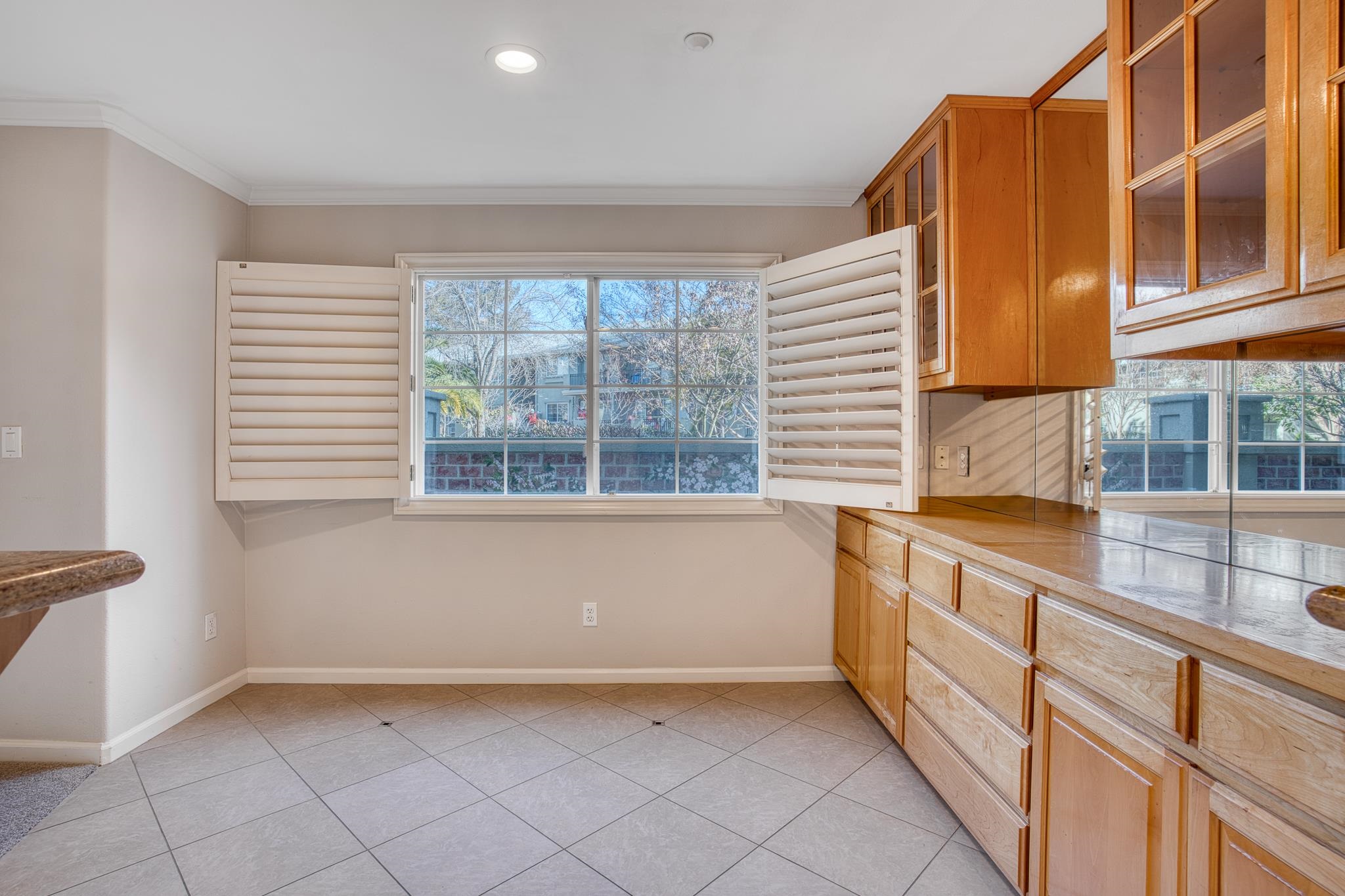 Detail Gallery Image 12 of 38 For 20 Willow Rd #13,  Menlo Park,  CA 94025 - 2 Beds | 2 Baths