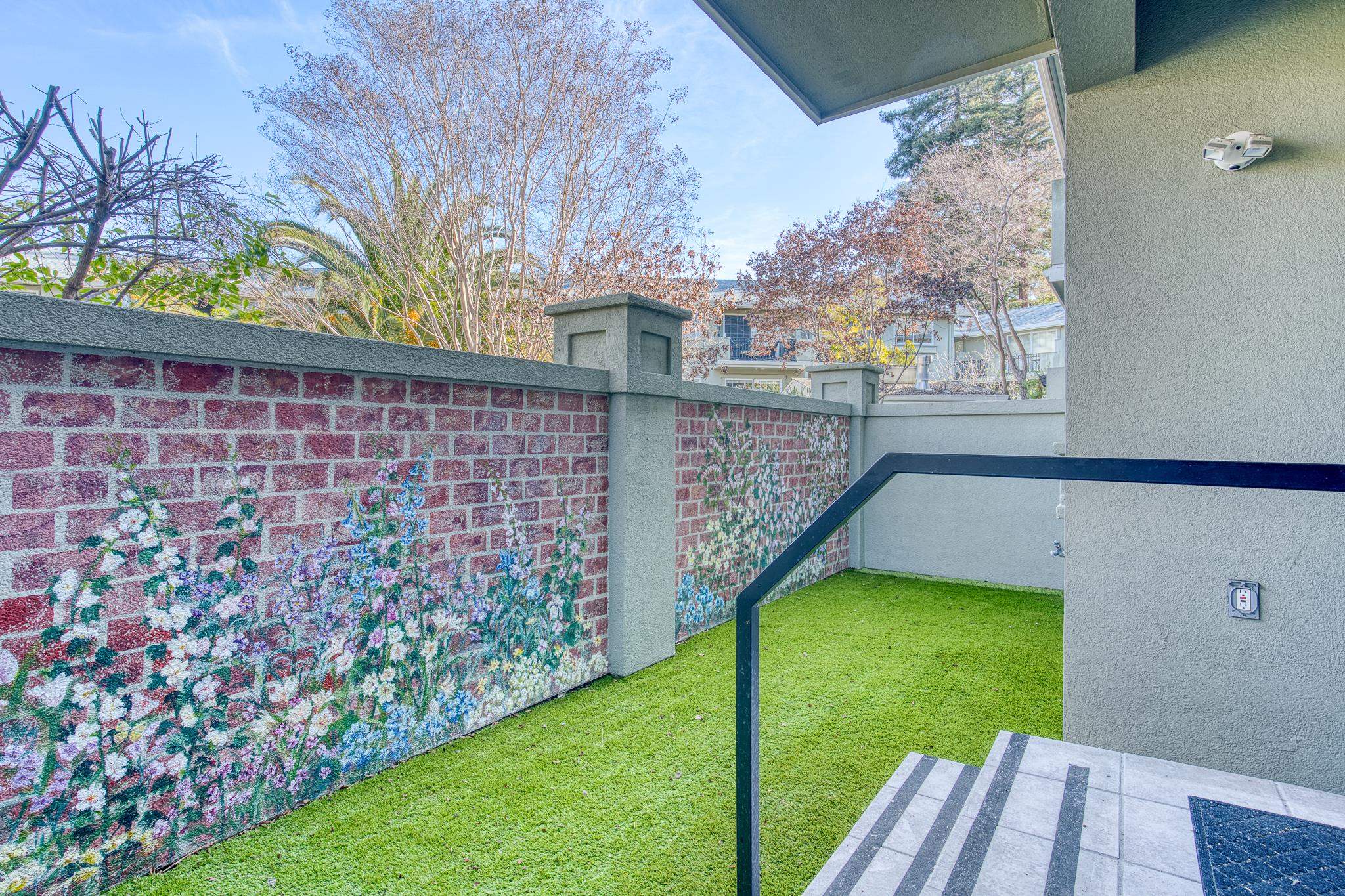 Detail Gallery Image 16 of 38 For 20 Willow Rd #13,  Menlo Park,  CA 94025 - 2 Beds | 2 Baths