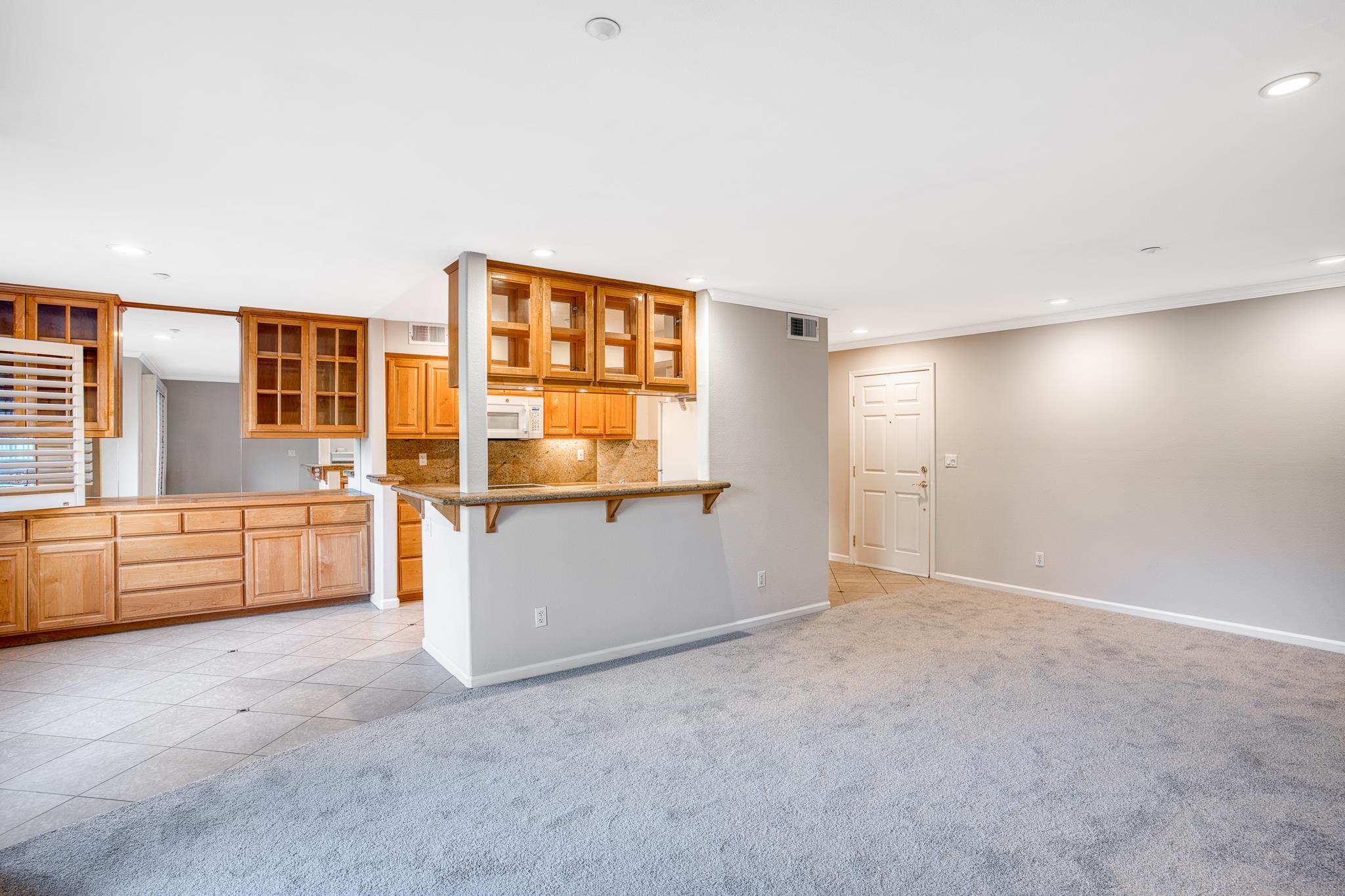 Detail Gallery Image 3 of 38 For 20 Willow Rd #13,  Menlo Park,  CA 94025 - 2 Beds | 2 Baths