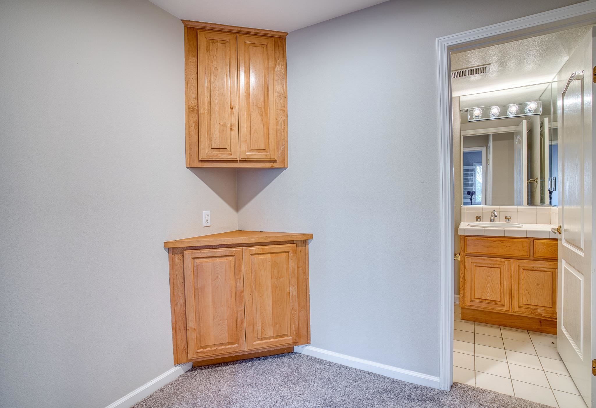 Detail Gallery Image 22 of 38 For 20 Willow Rd #13,  Menlo Park,  CA 94025 - 2 Beds | 2 Baths