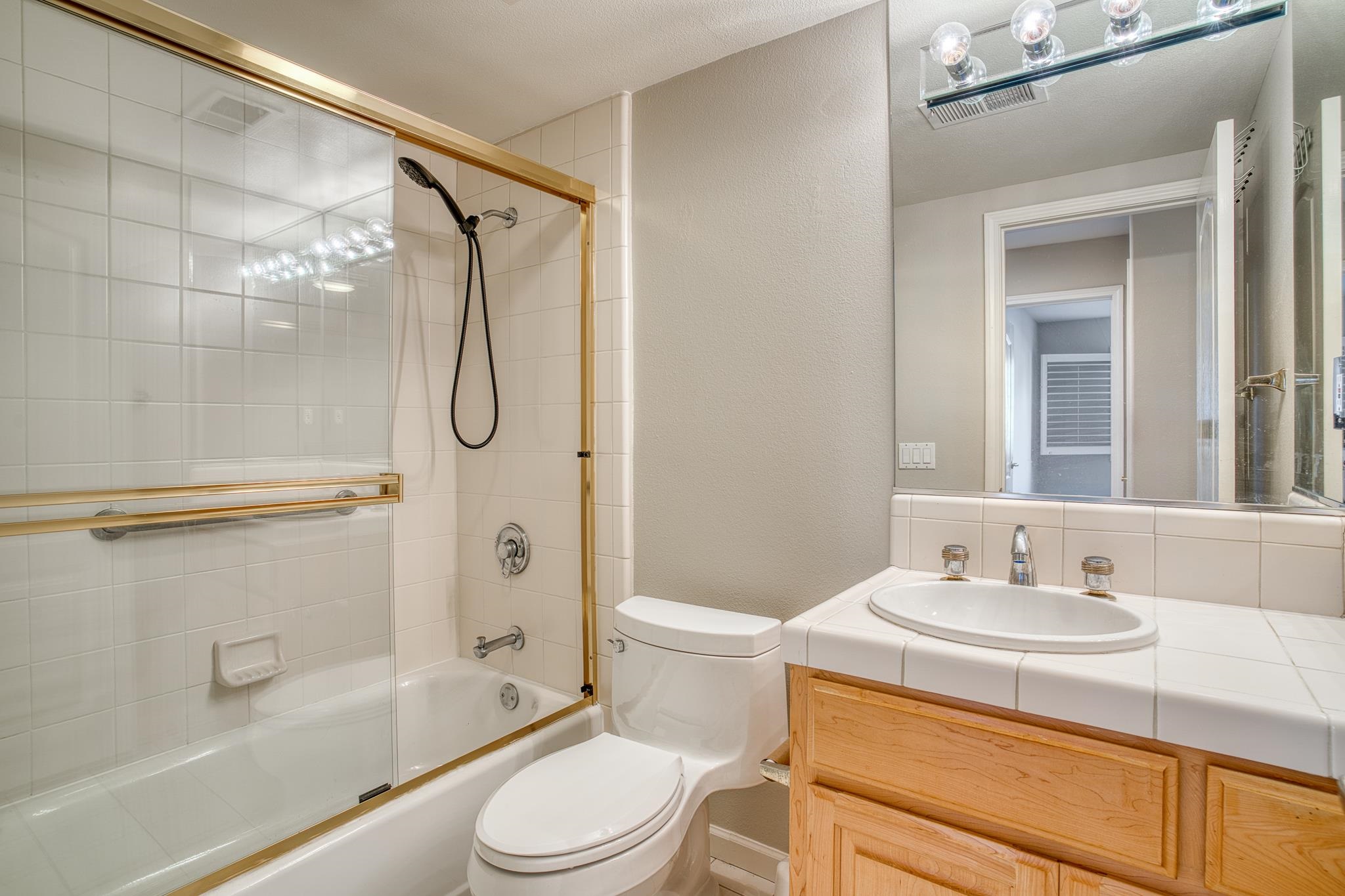 Detail Gallery Image 30 of 38 For 20 Willow Rd #13,  Menlo Park,  CA 94025 - 2 Beds | 2 Baths