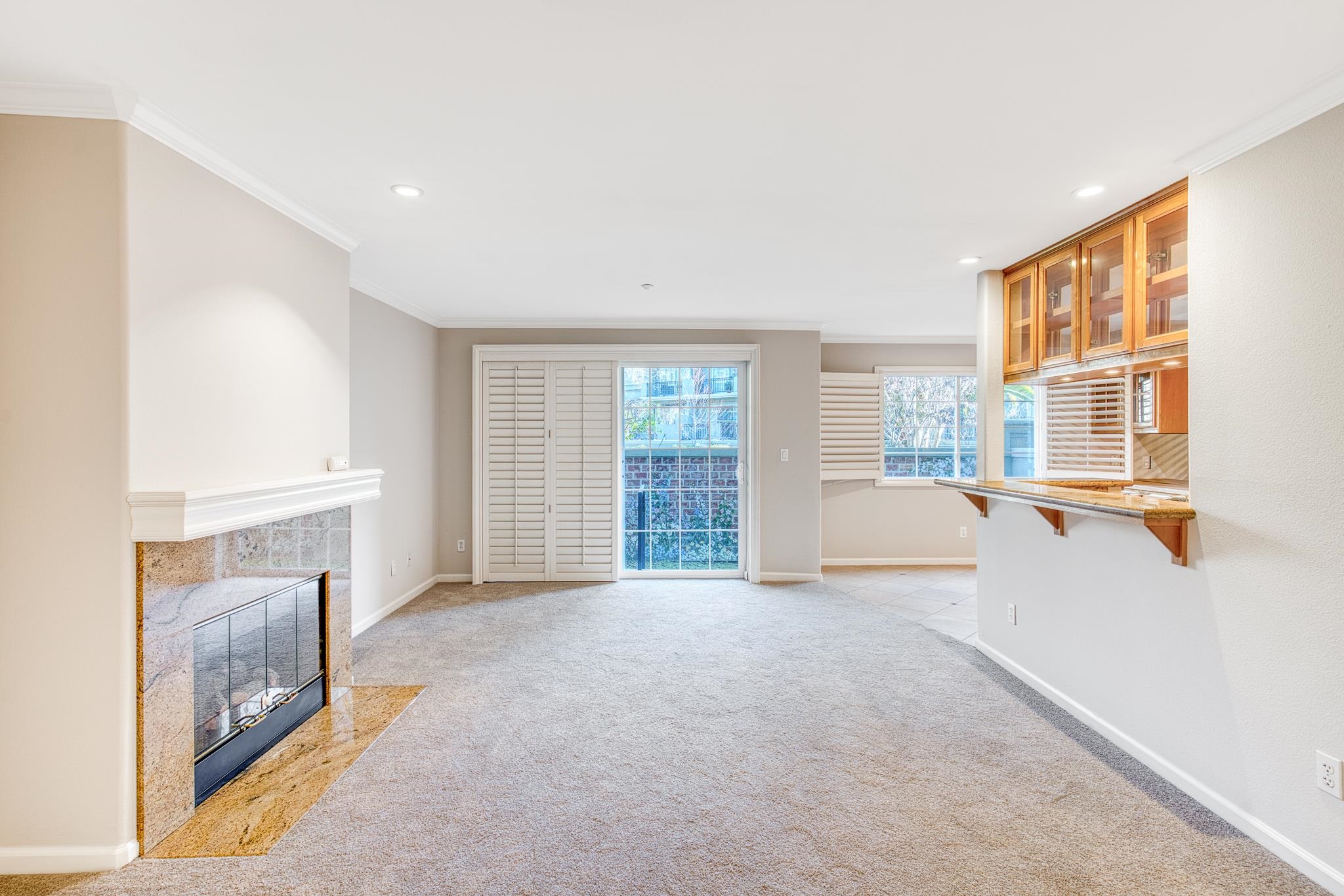 Detail Gallery Image 5 of 38 For 20 Willow Rd #13,  Menlo Park,  CA 94025 - 2 Beds | 2 Baths