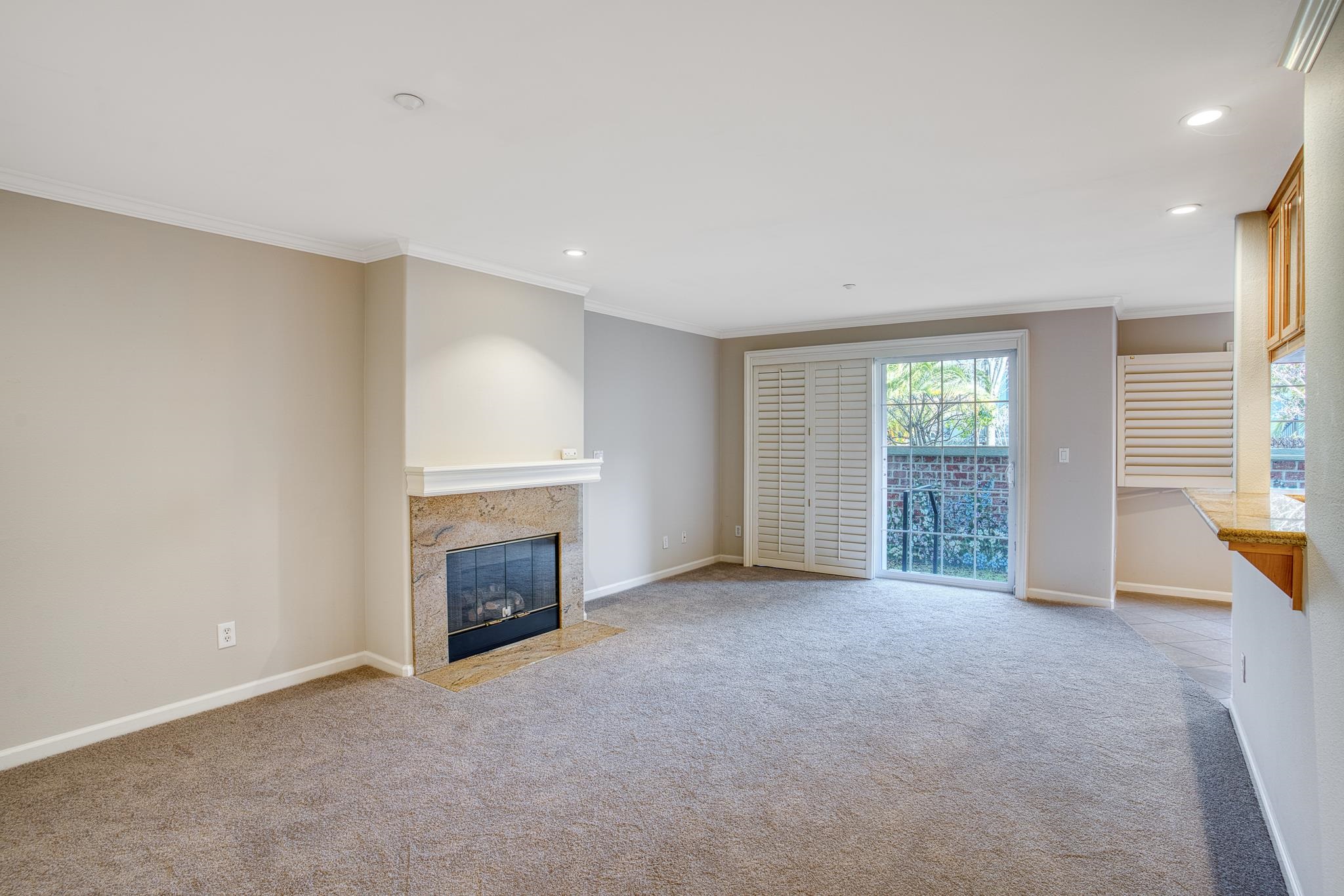 Detail Gallery Image 7 of 38 For 20 Willow Rd #13,  Menlo Park,  CA 94025 - 2 Beds | 2 Baths