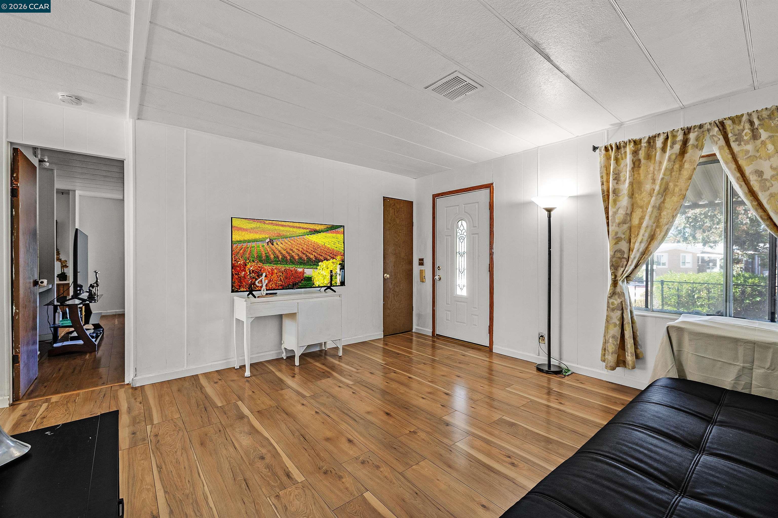 Detail Gallery Image 2 of 26 For 137 Valencia, Fairfield,  CA 94533 - 3 Beds | 2 Baths