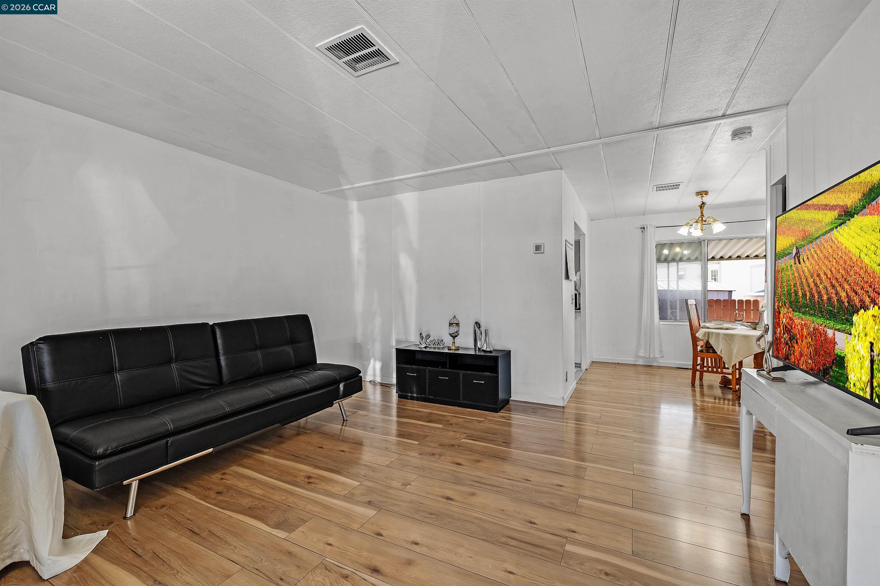 Detail Gallery Image 4 of 26 For 137 Valencia, Fairfield,  CA 94533 - 3 Beds | 2 Baths