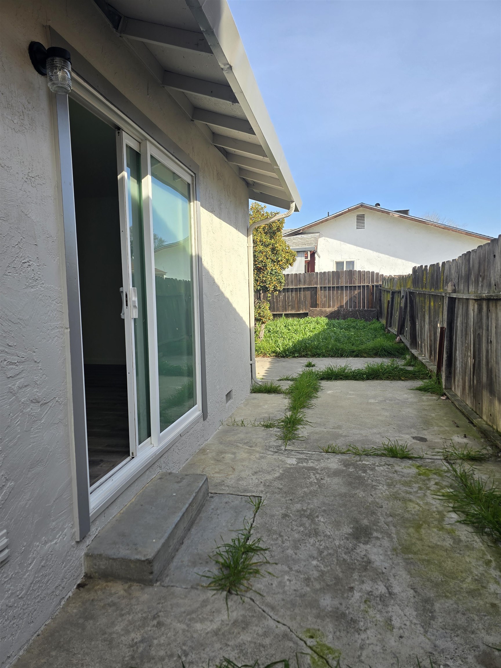 Detail Gallery Image 5 of 12 For 602 Cordova Lane, Stockton,  CA 95207-2948 - 3 Beds | 2 Baths