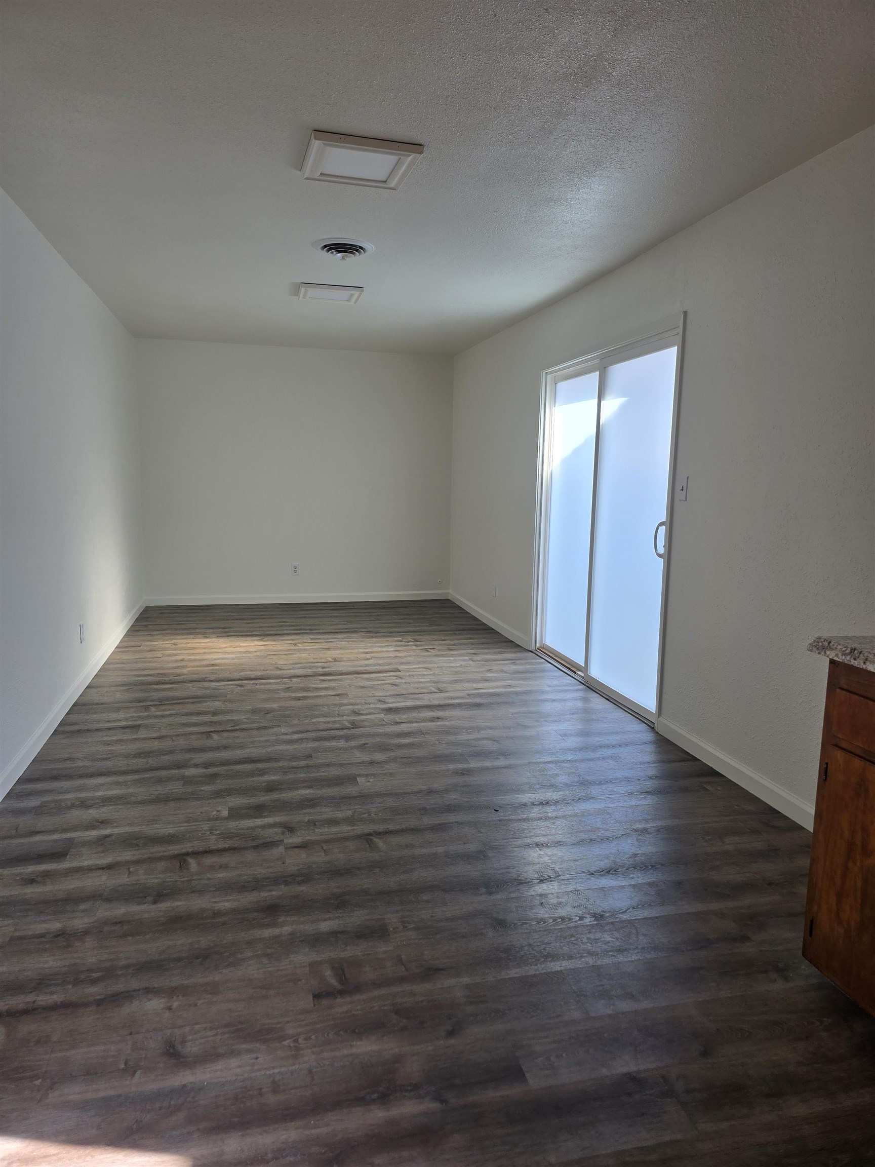 Detail Gallery Image 7 of 15 For 602 Cordova Lane, Stockton,  CA 95207-2948 - 3 Beds | 2 Baths